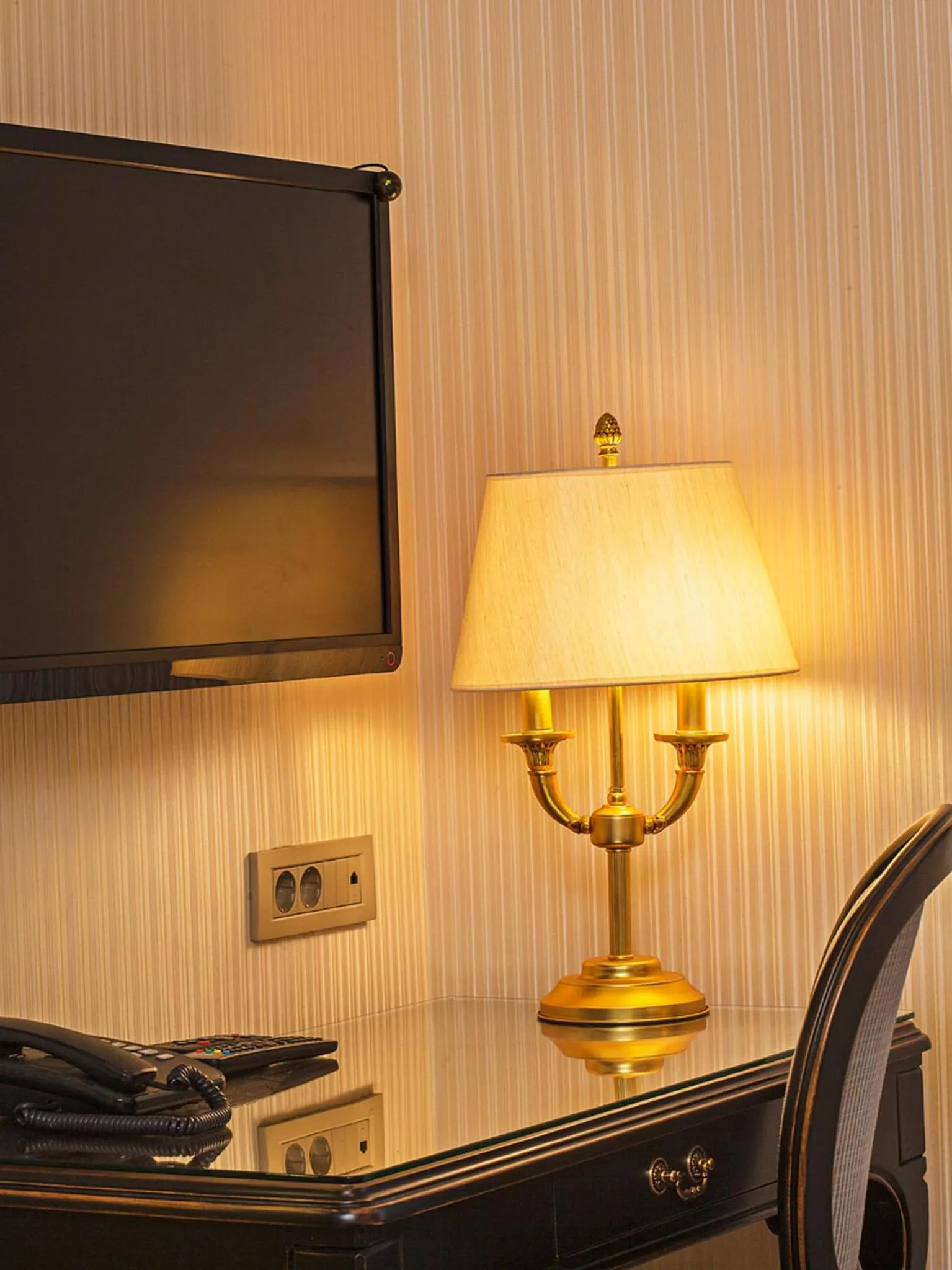 TV and multimedia in Meroddi Bağdatlıyan - 1892 Heritage Rooms by Galata Tower