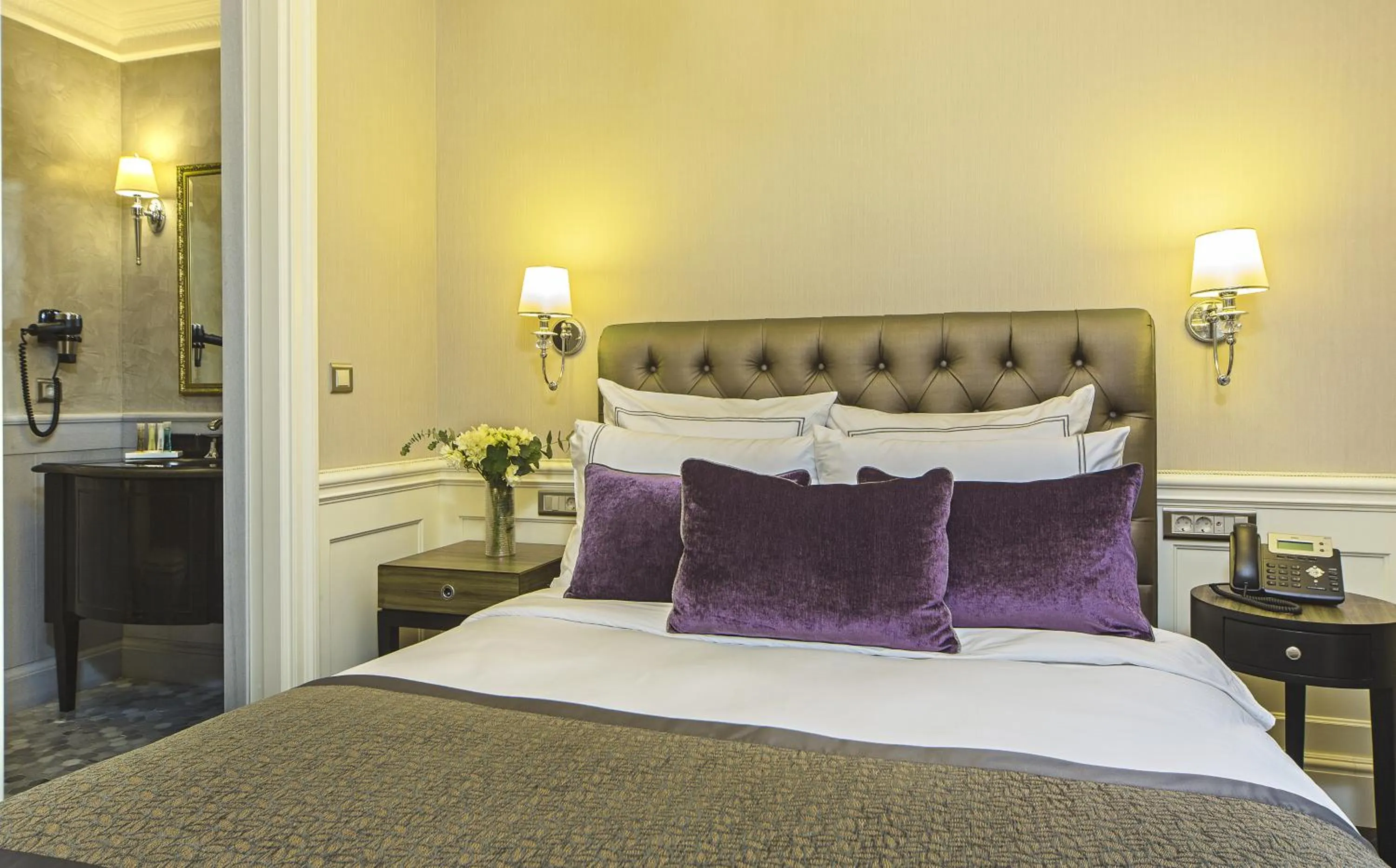 Bedroom, Bed in Meroddi Bağdatlıyan - 1892 Heritage Rooms by Galata Tower