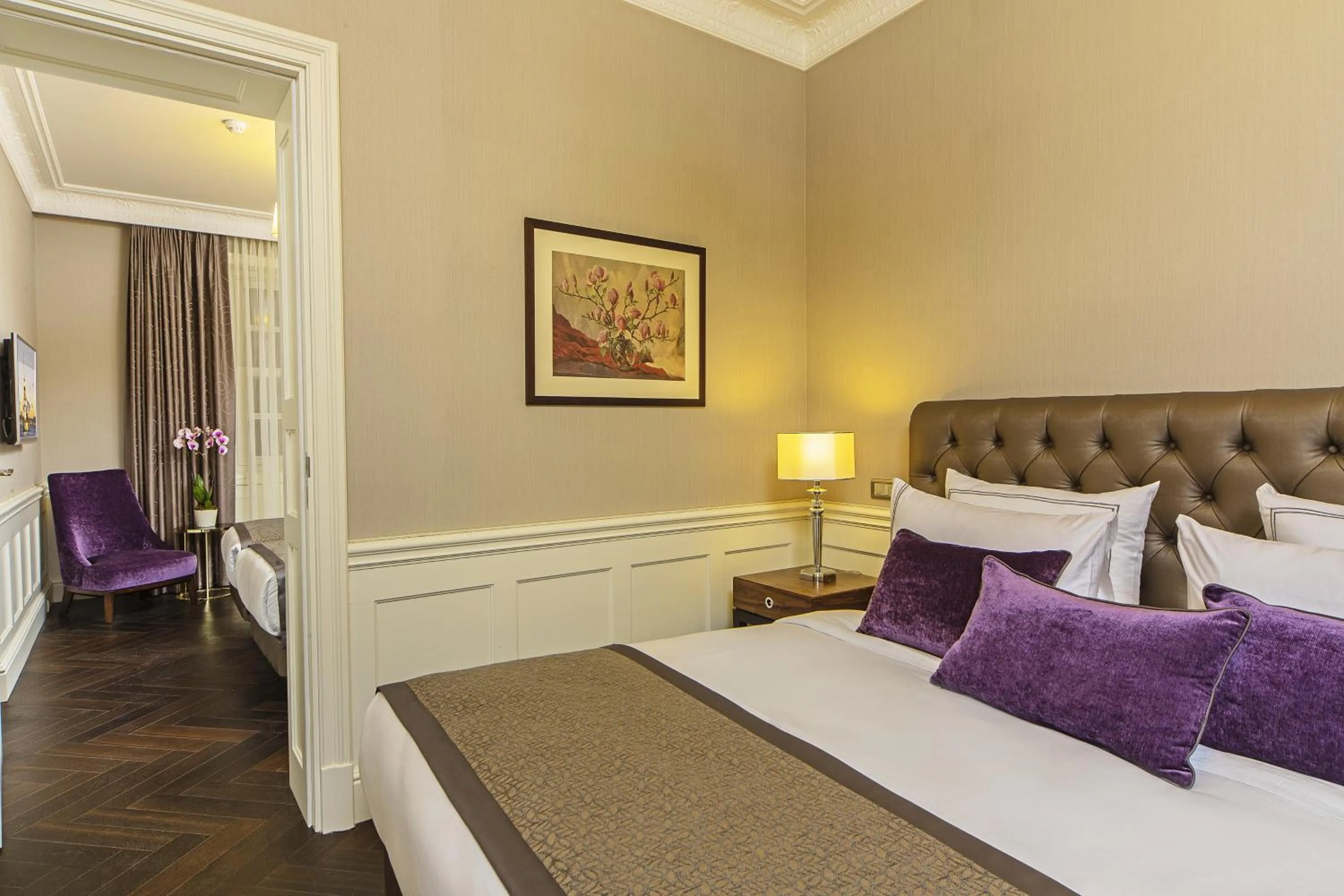 Bed in Meroddi Bağdatlıyan - 1892 Heritage Rooms by Galata Tower