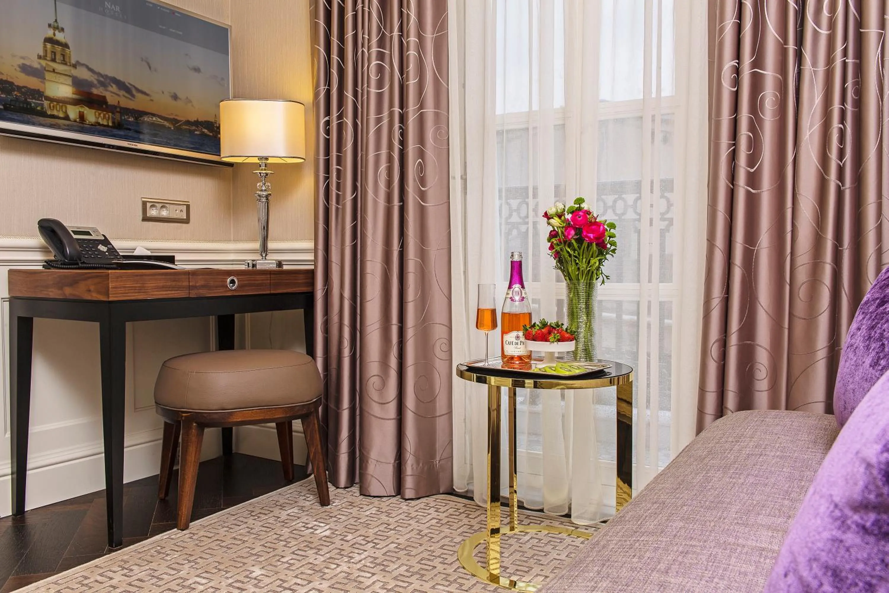 Living room in Meroddi Bağdatlıyan - 1892 Heritage Rooms by Galata Tower