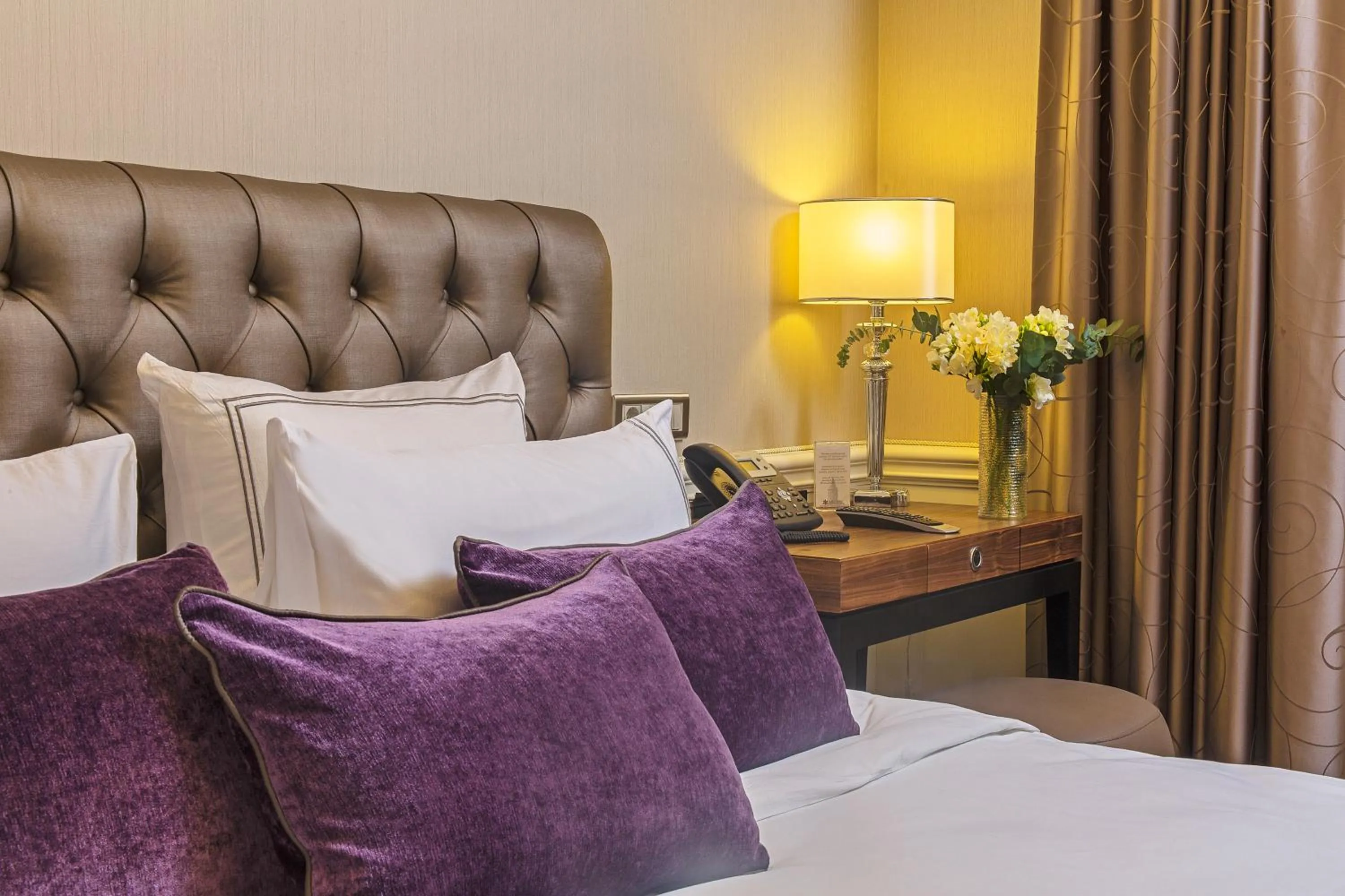 Bedroom, Bed in Meroddi Bağdatlıyan - 1892 Heritage Rooms by Galata Tower