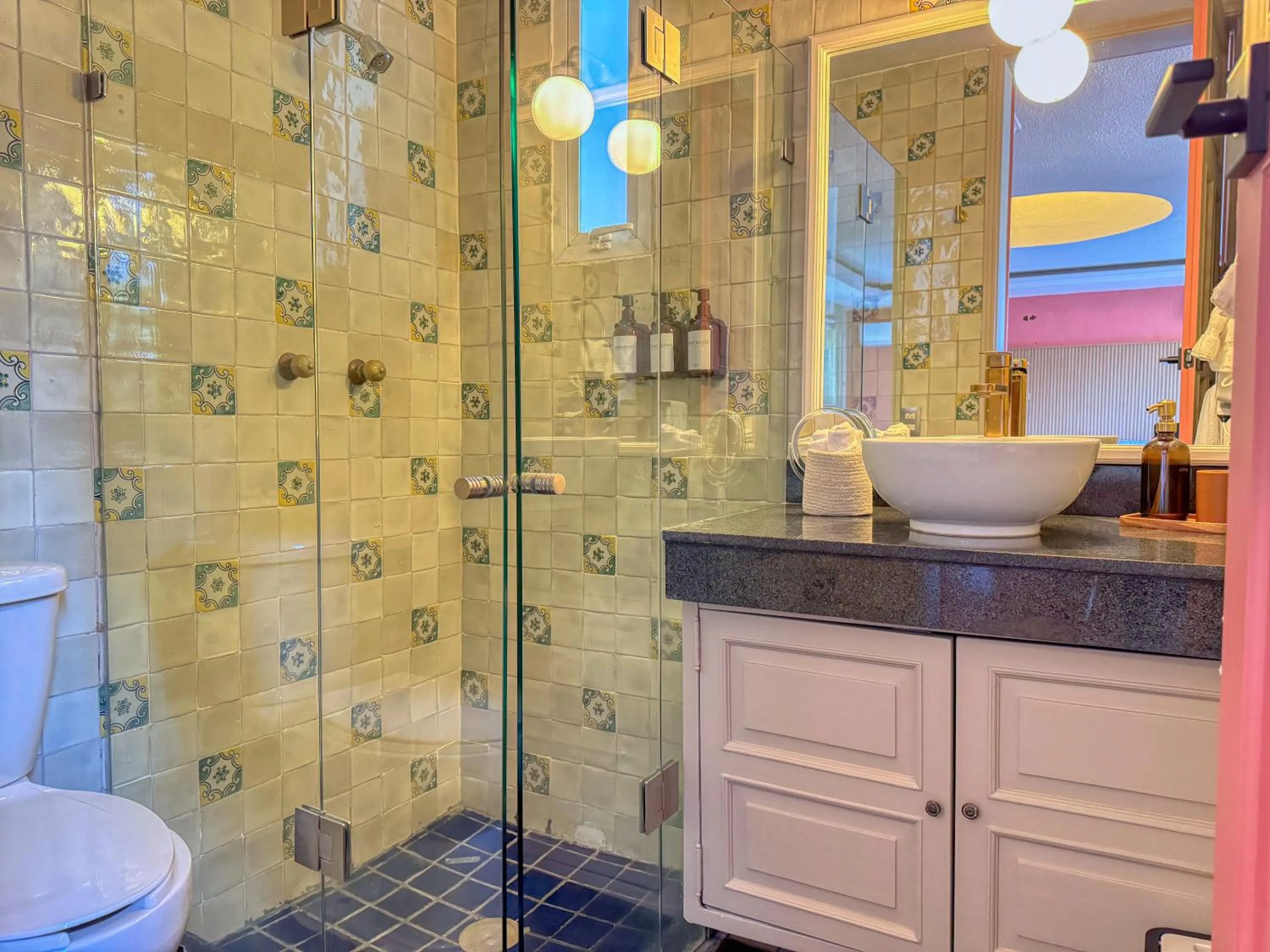 Shower in Hotel Boutique Casa Alebrije