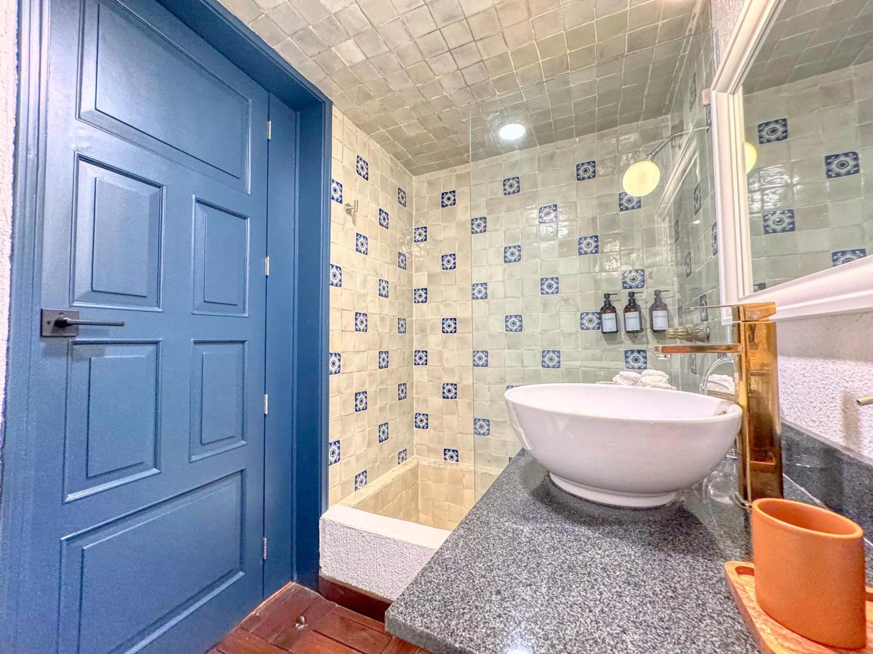 Shower in Hotel Boutique Casa Alebrije