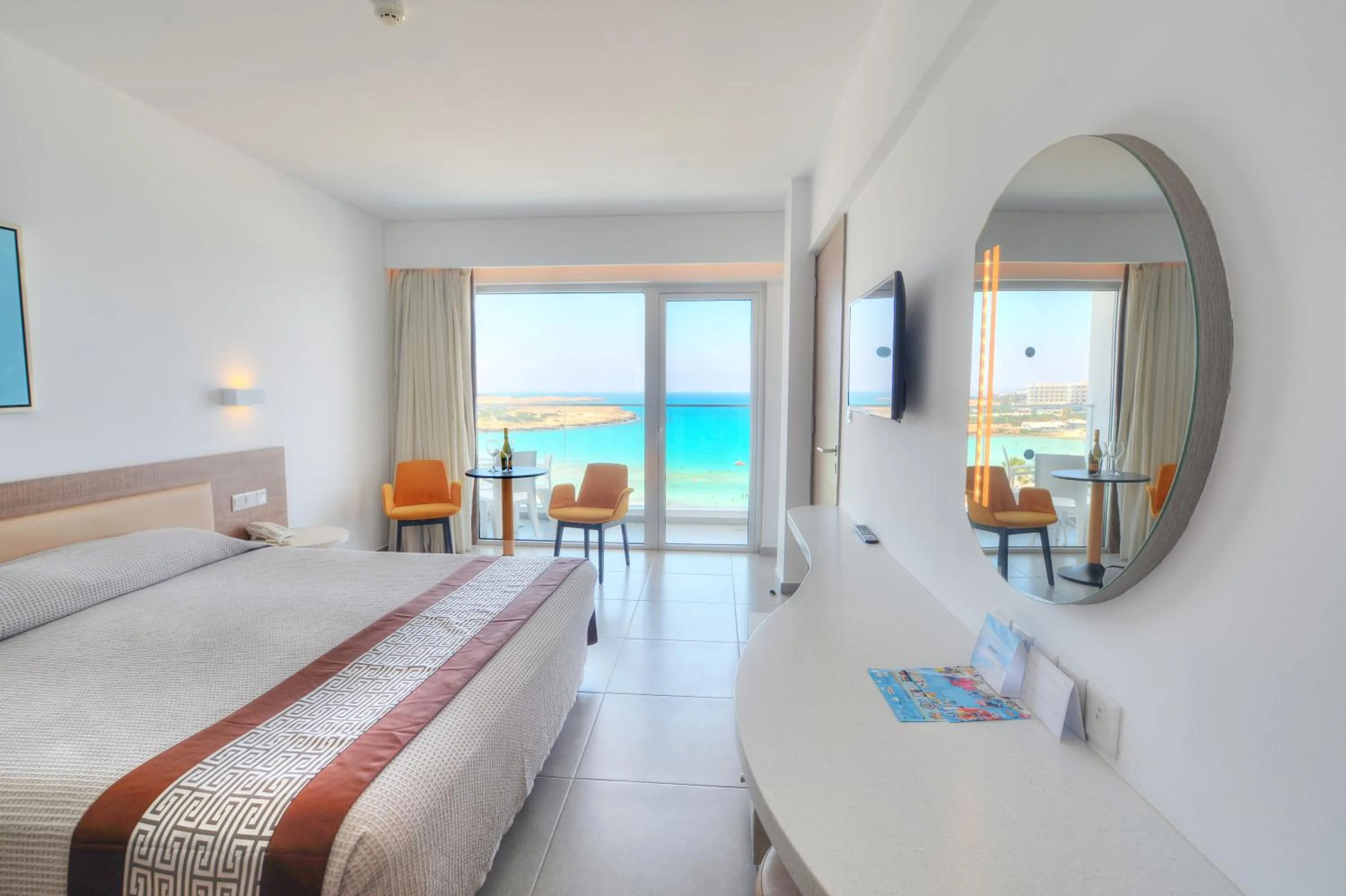 Sea view, Bed in Vassos Nissi Plage Hotel & Spa