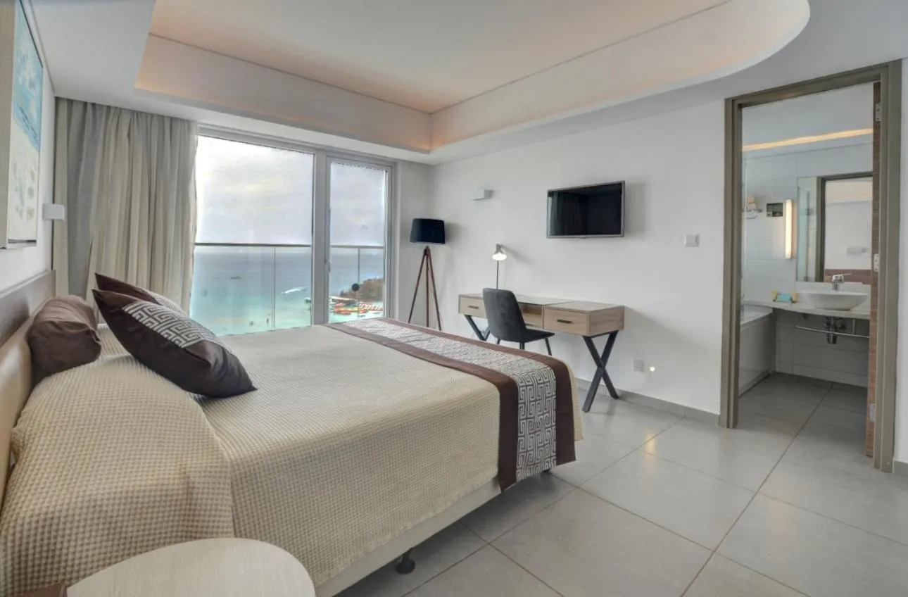 Bed in Vassos Nissi Plage Hotel & Spa