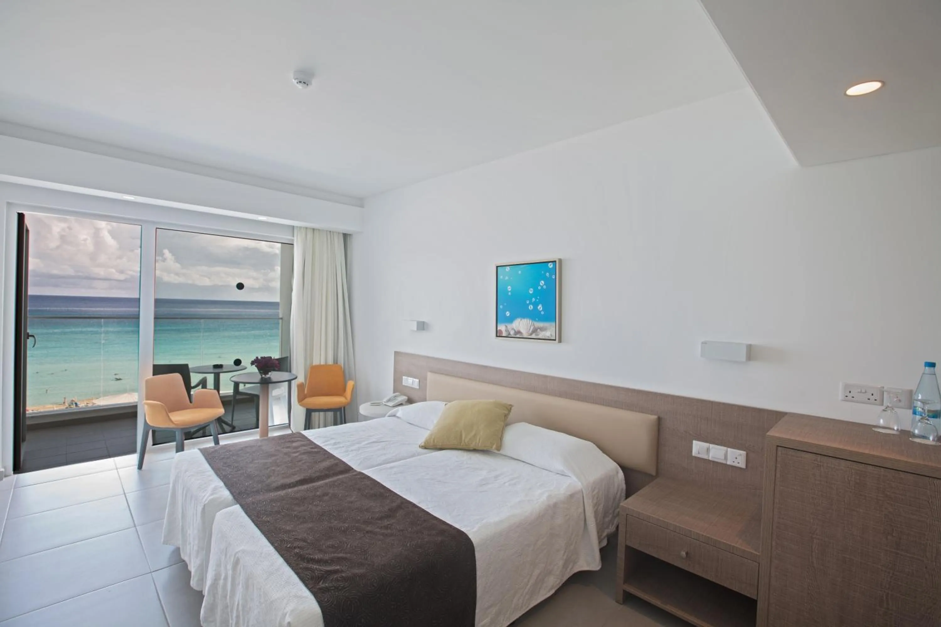 Sea view, Bed in Vassos Nissi Plage Hotel & Spa