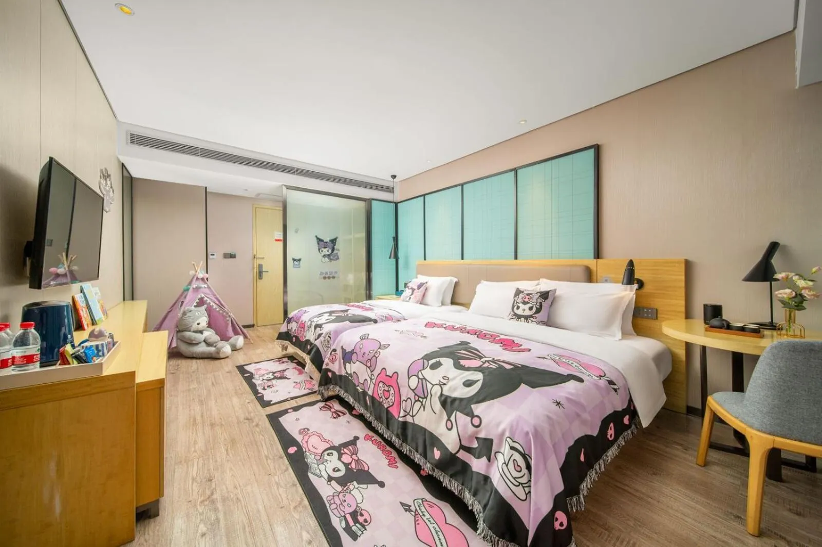 Photo of the whole room, Bed in Echarm Hotel Kunming Changshui International Airport