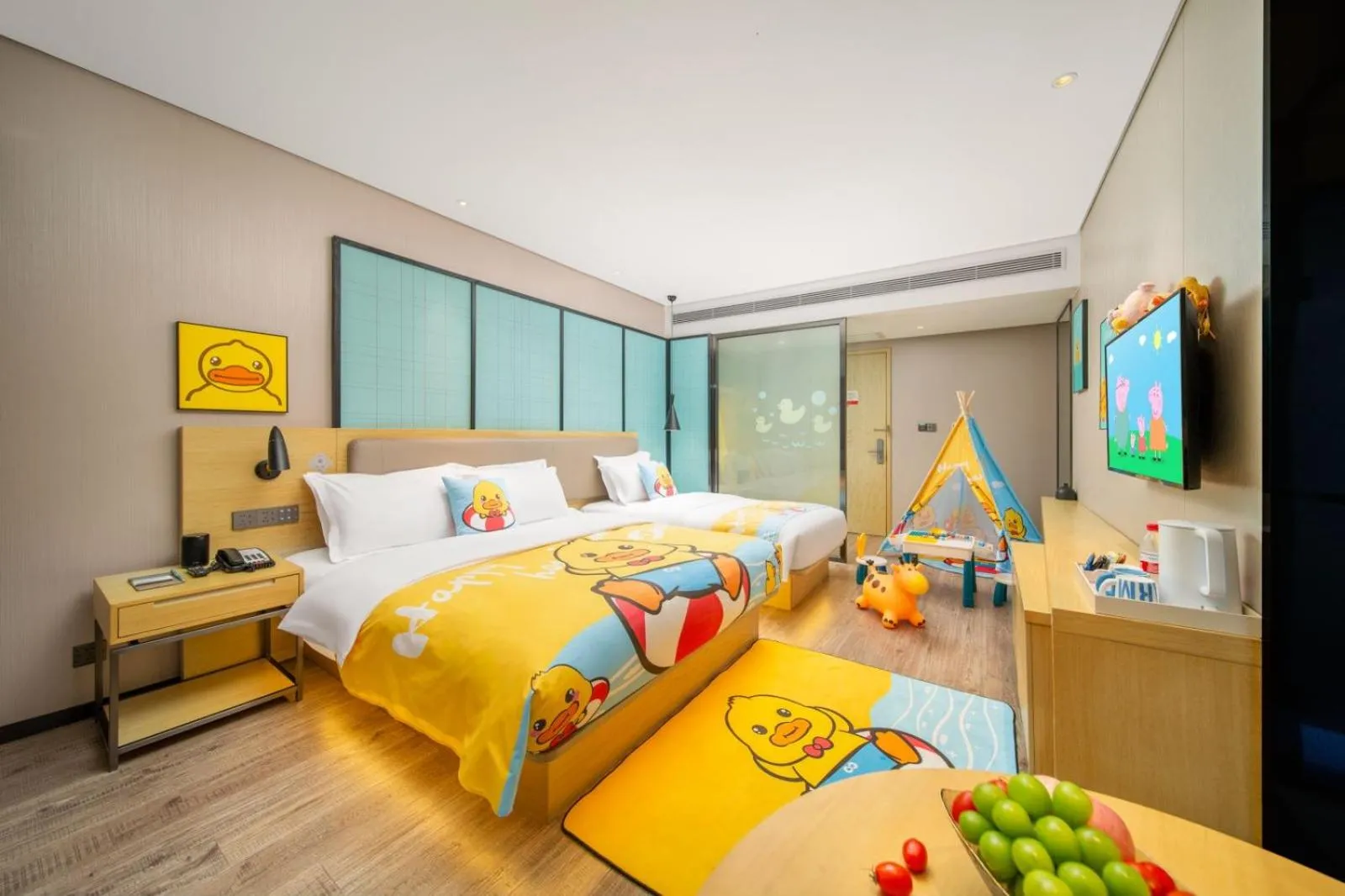 Photo of the whole room, Bed in Echarm Hotel Kunming Changshui International Airport