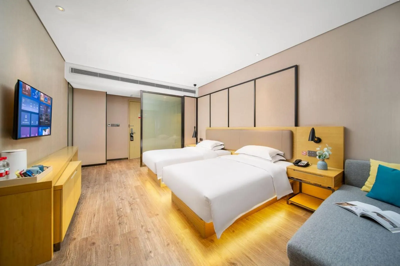Photo of the whole room, Bed in Echarm Hotel Kunming Changshui International Airport