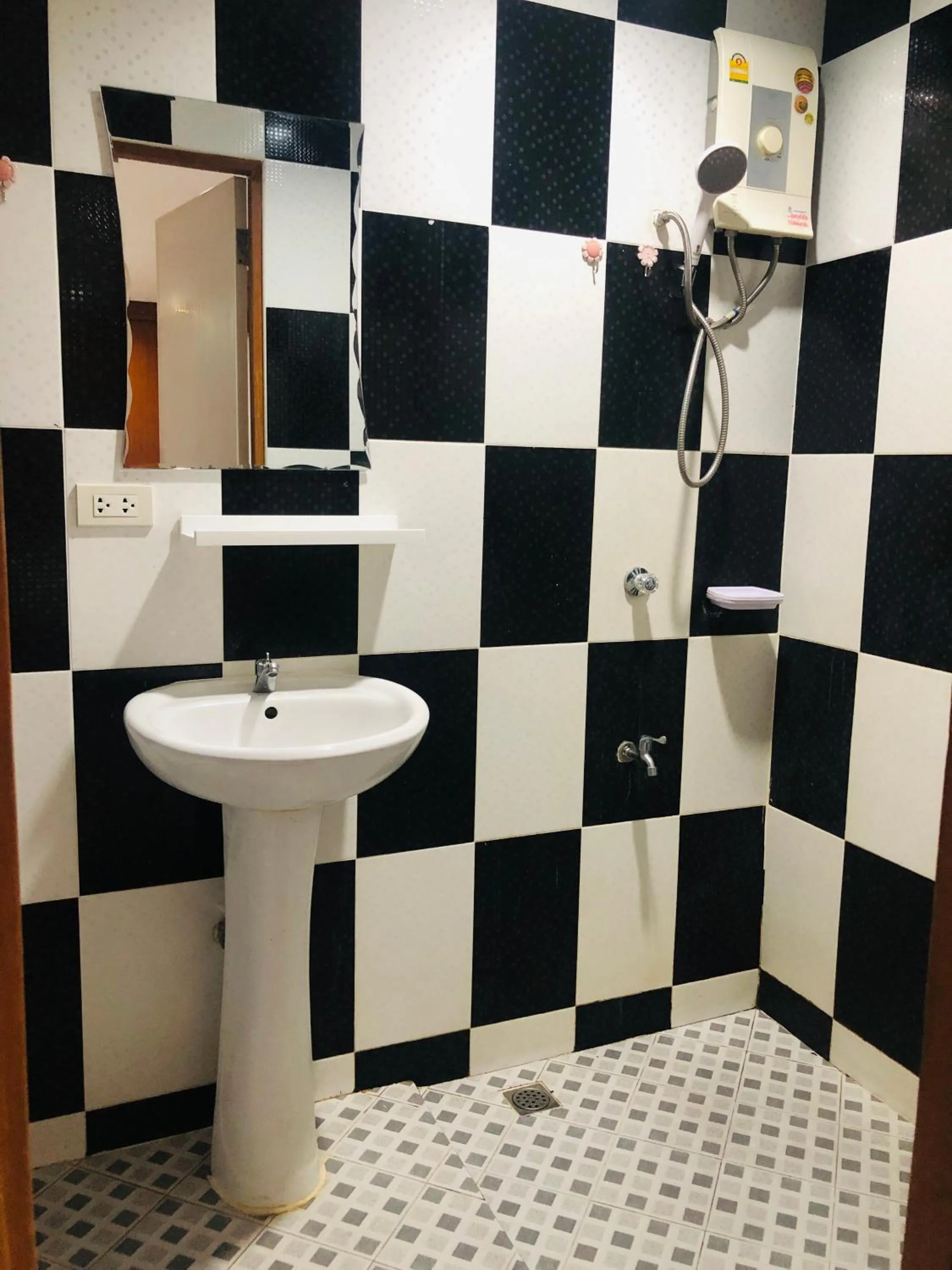 Shower in Royal Star Suites pattaya