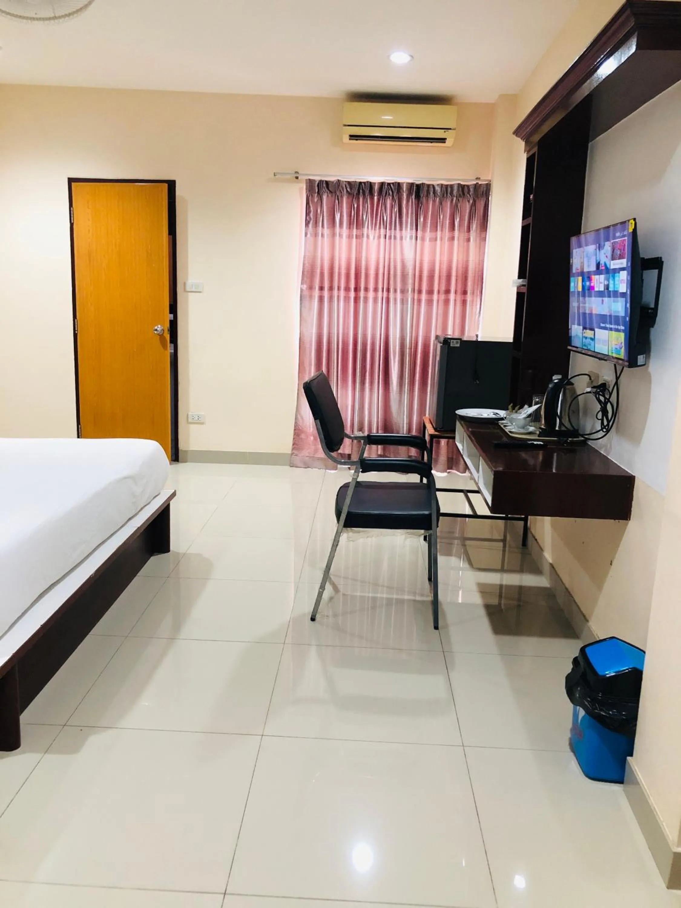 TV and multimedia, Bed in Royal Star Suites pattaya