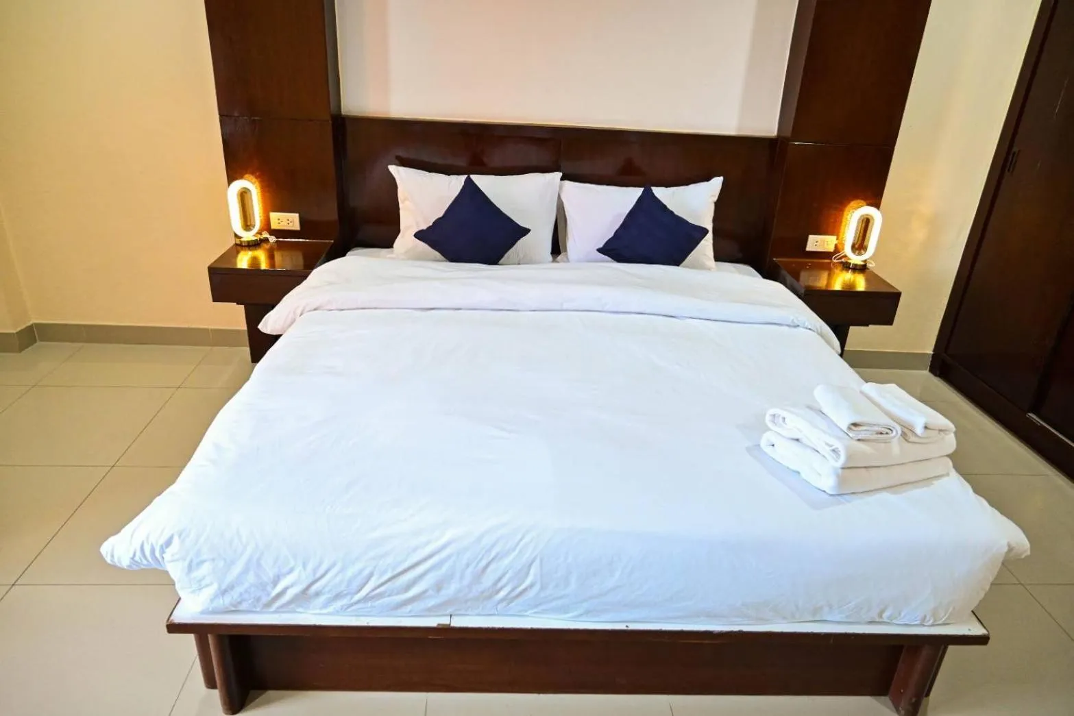 Bed in Royal Star Suites pattaya