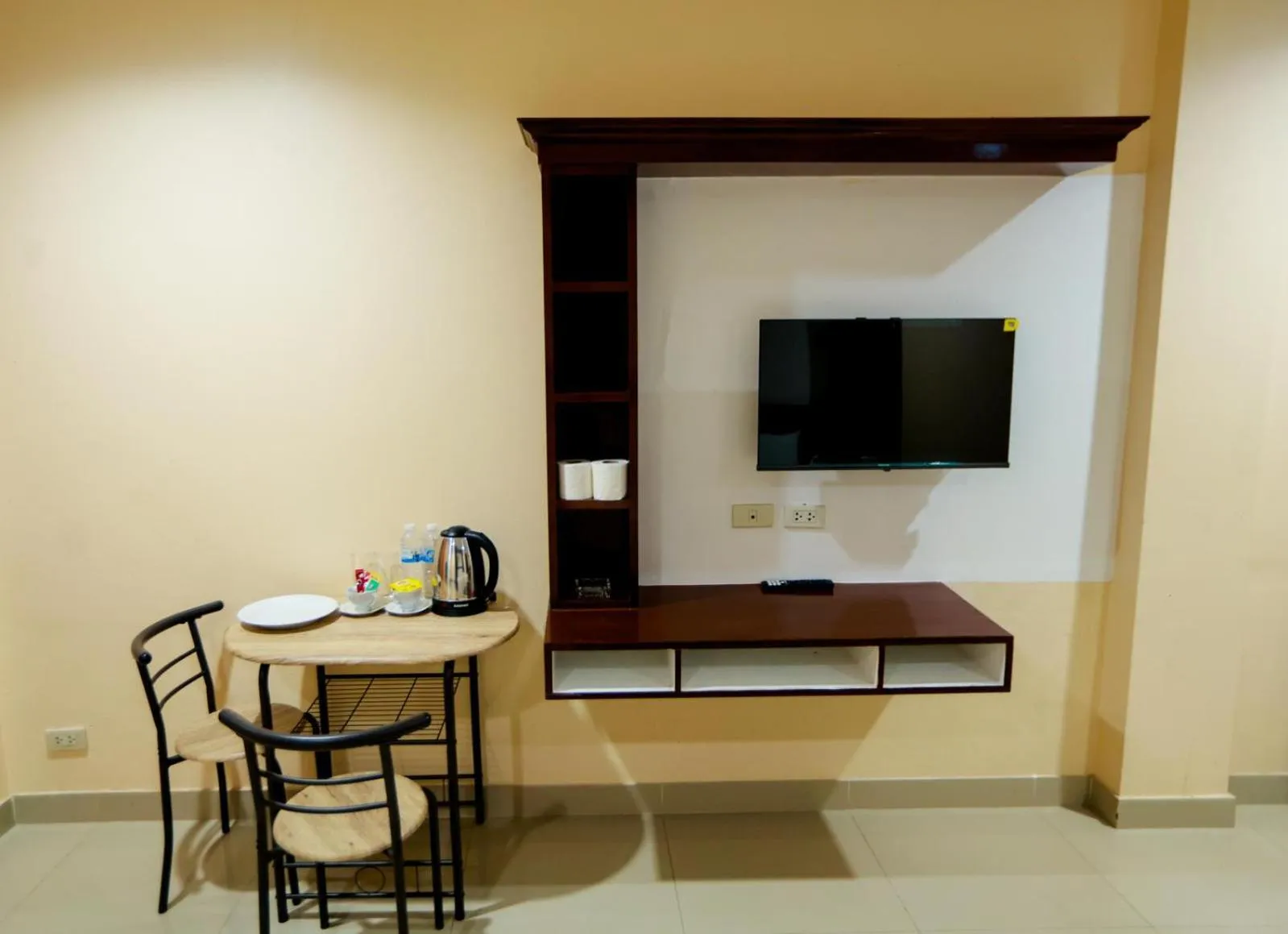 TV and multimedia in Royal Star Suites pattaya