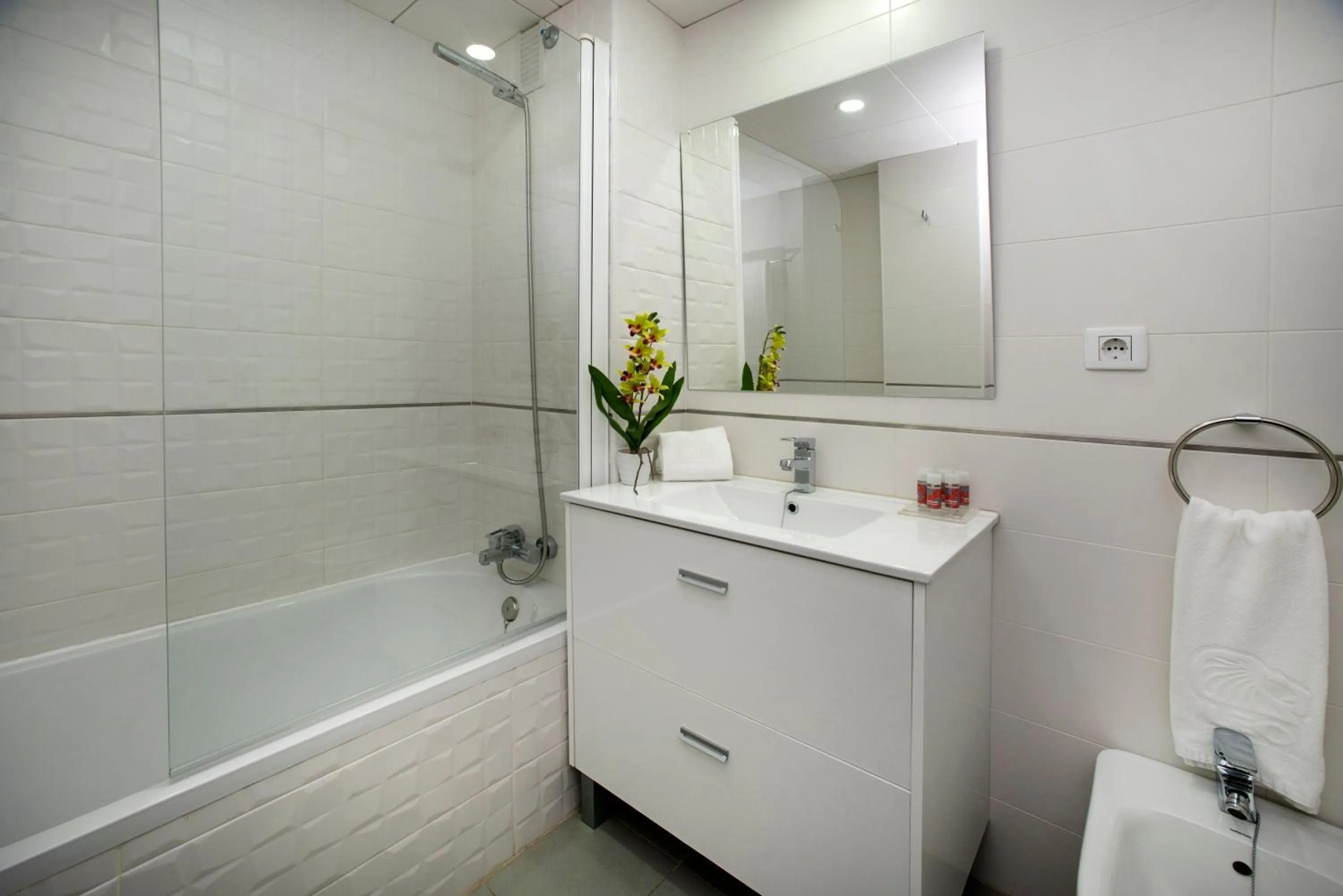 Bathroom in Leo Islamar