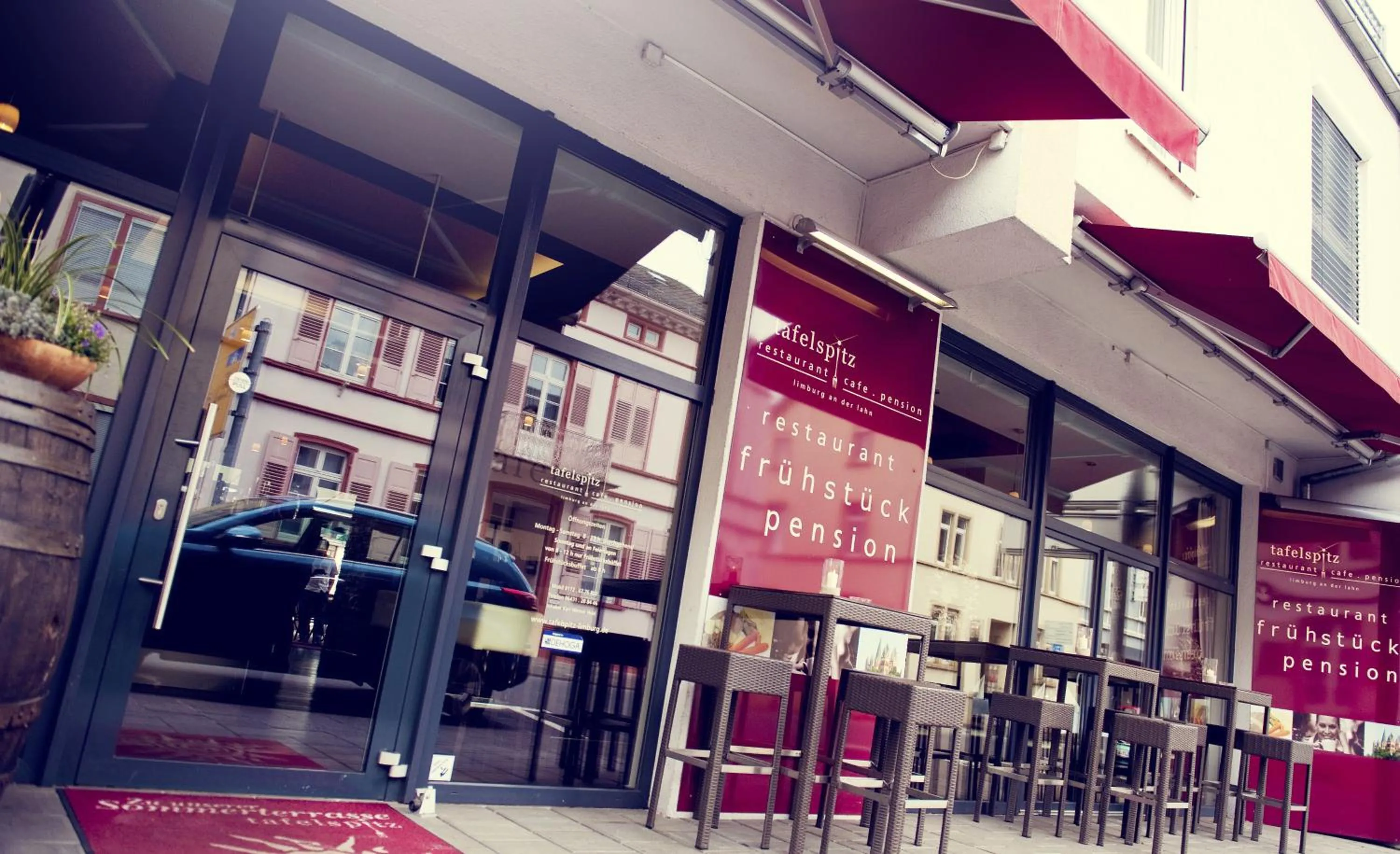 Facade/entrance in Tafelspitz