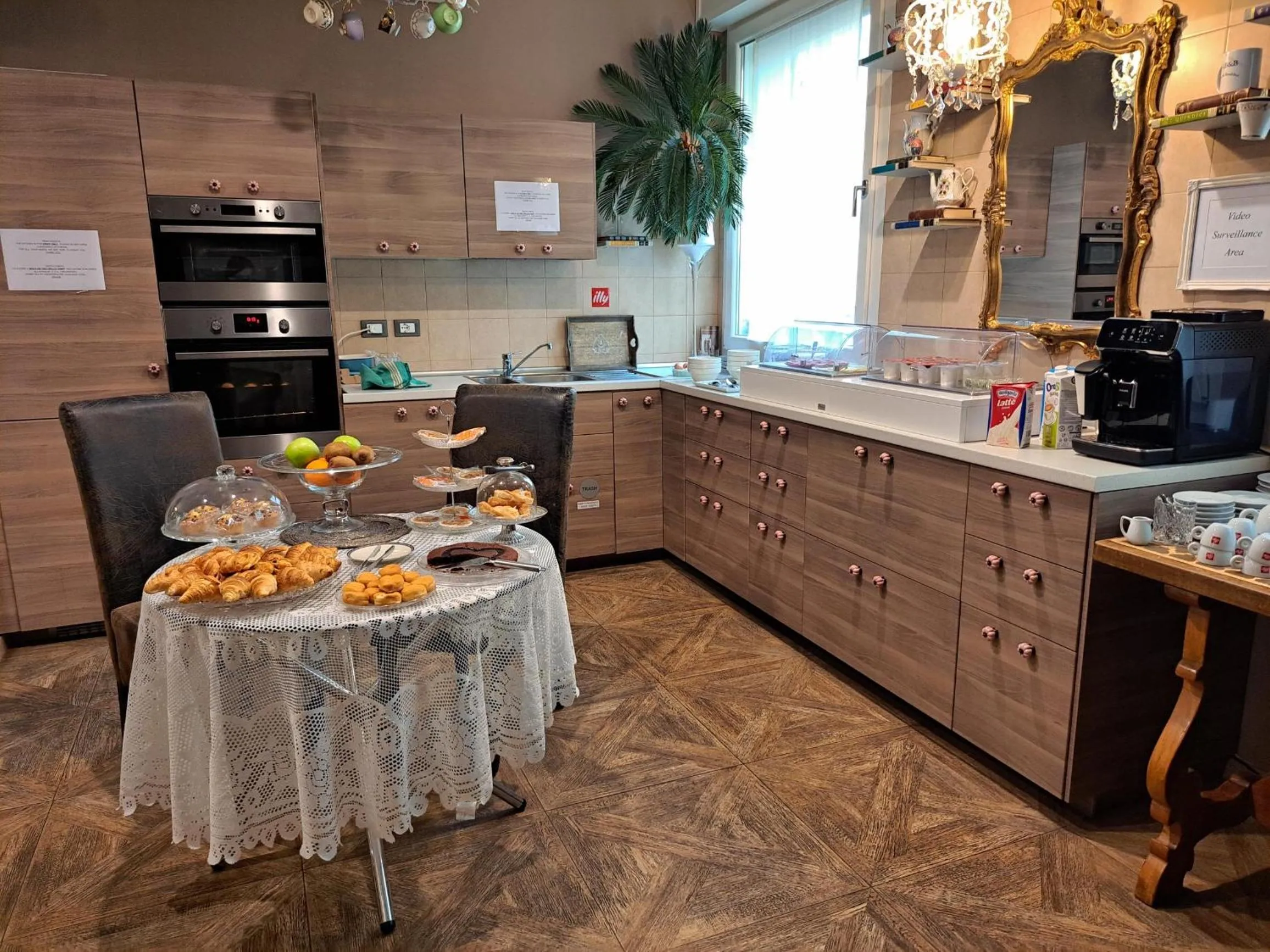 Breakfast in 051 Room & Breakfast