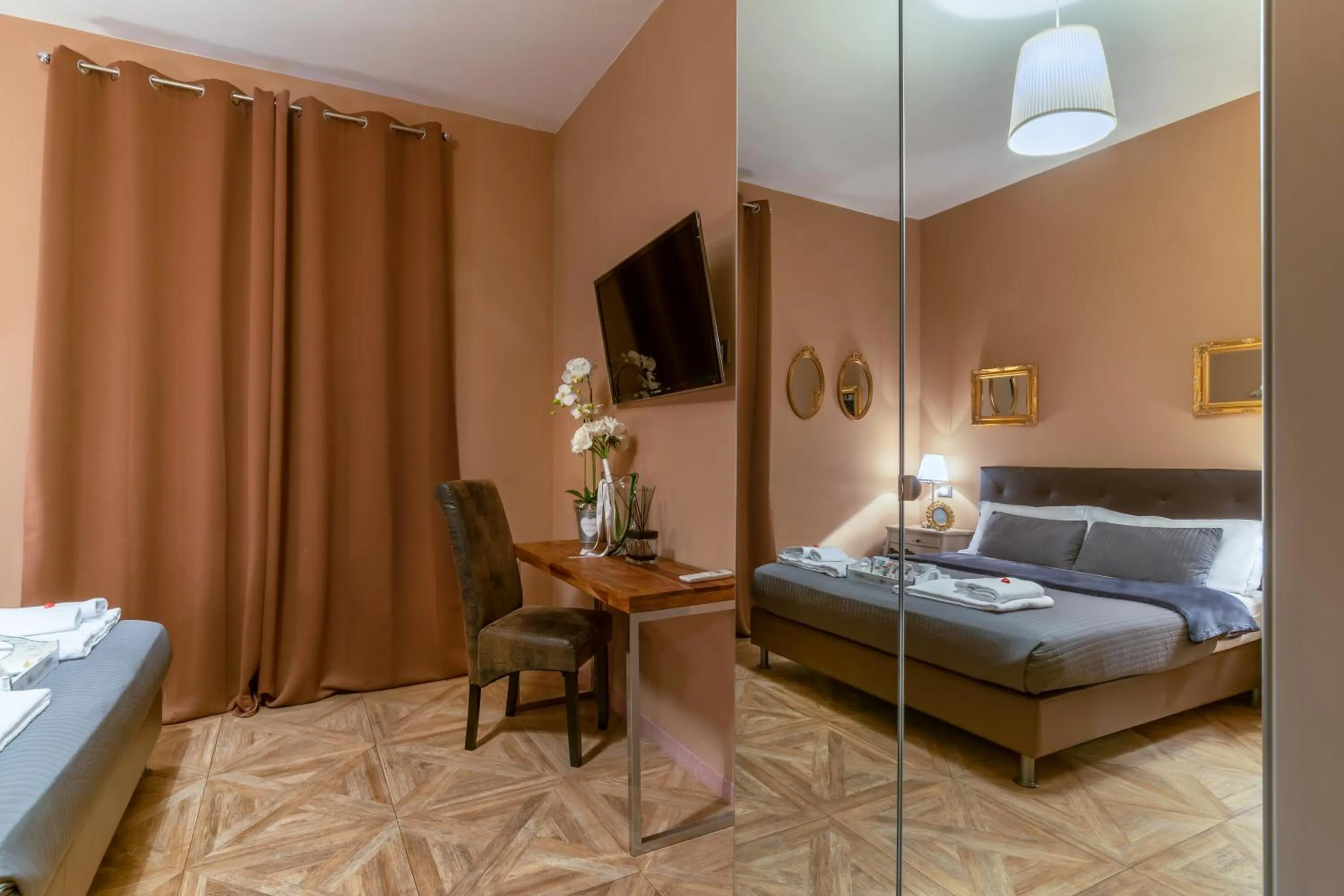 Photo of the whole room, Bed in 051 Room & Breakfast