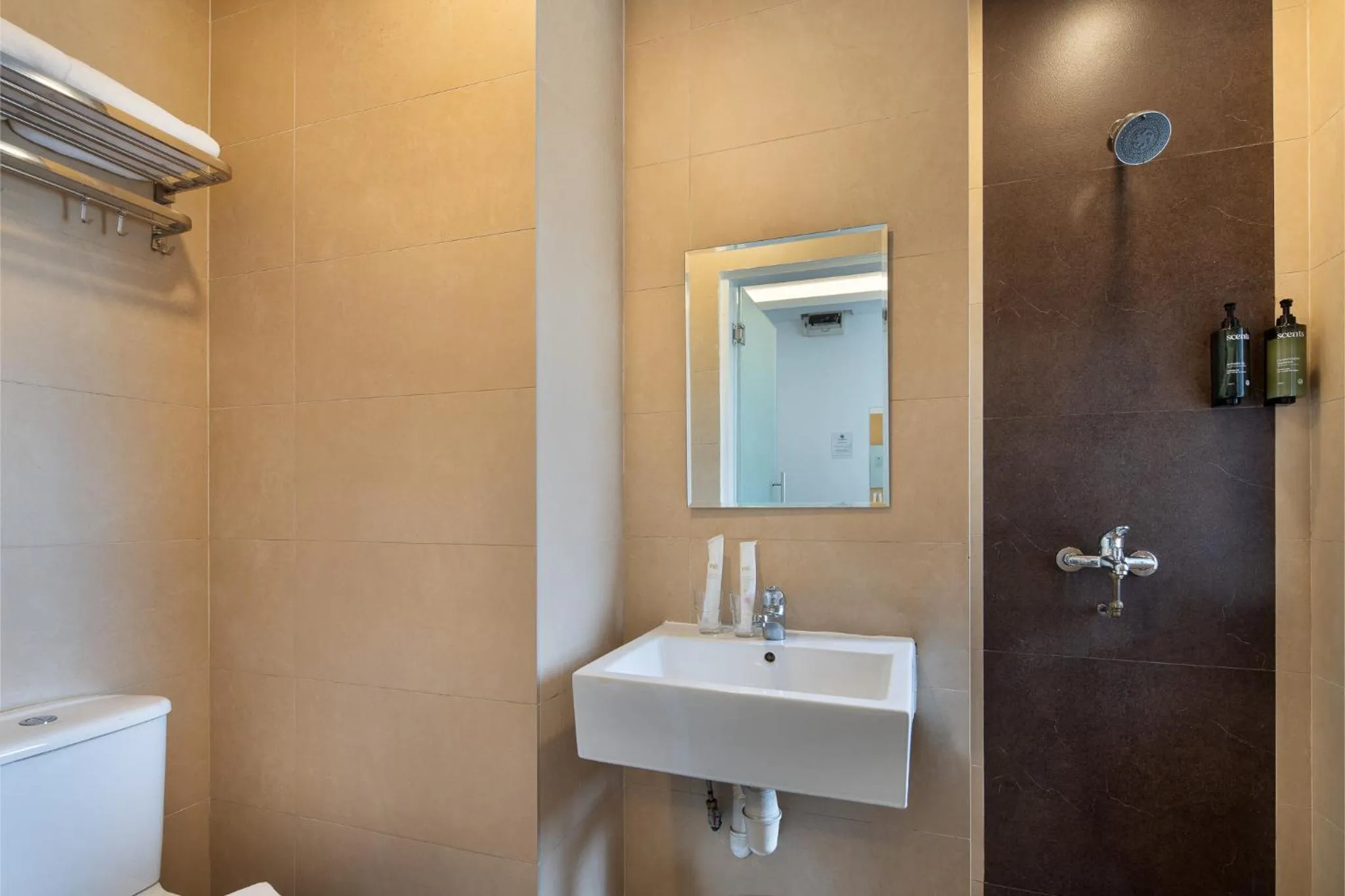 Bathroom in The Quay Hotel Little India at Broadway