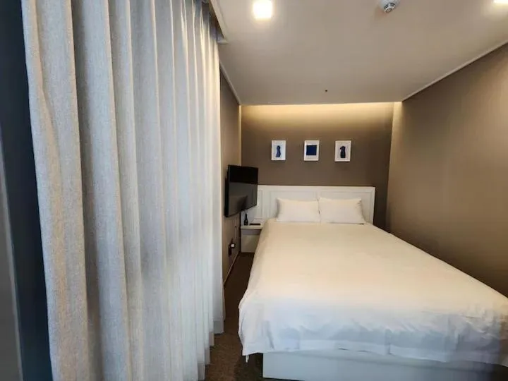 Bedroom, Bed in Haeundae Lamer Stay