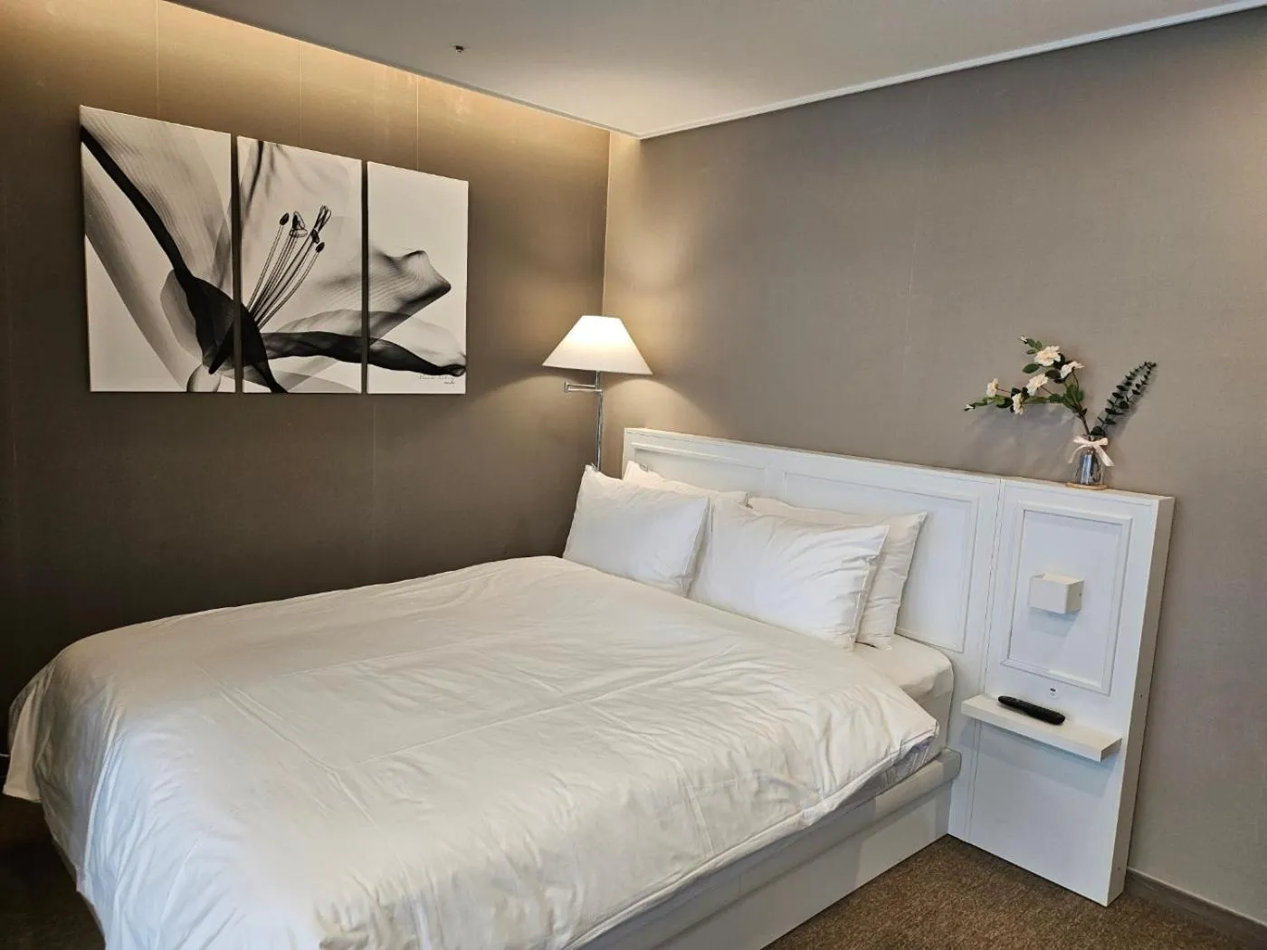 Bedroom, Bed in Haeundae Lamer Stay