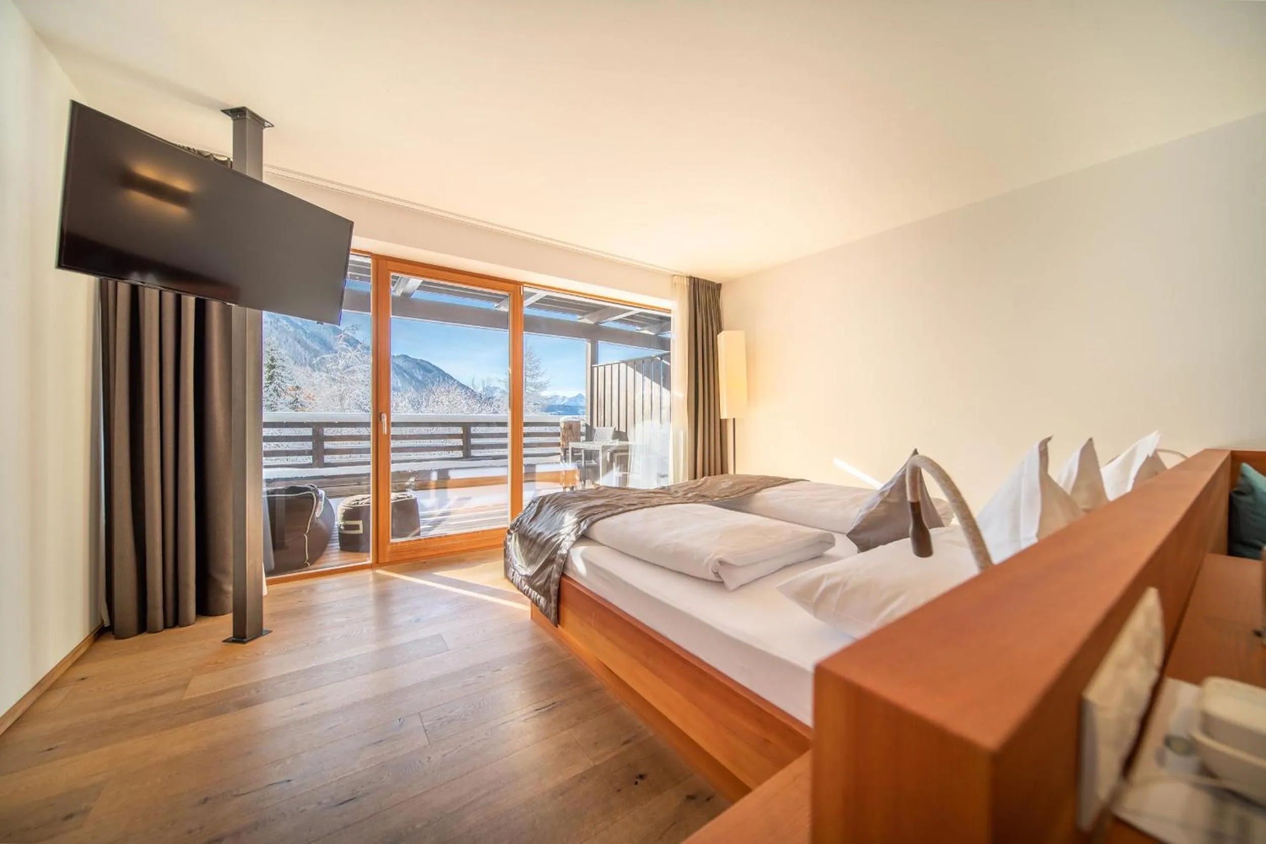 Staff, Bed in La Casies Mountain Hotel