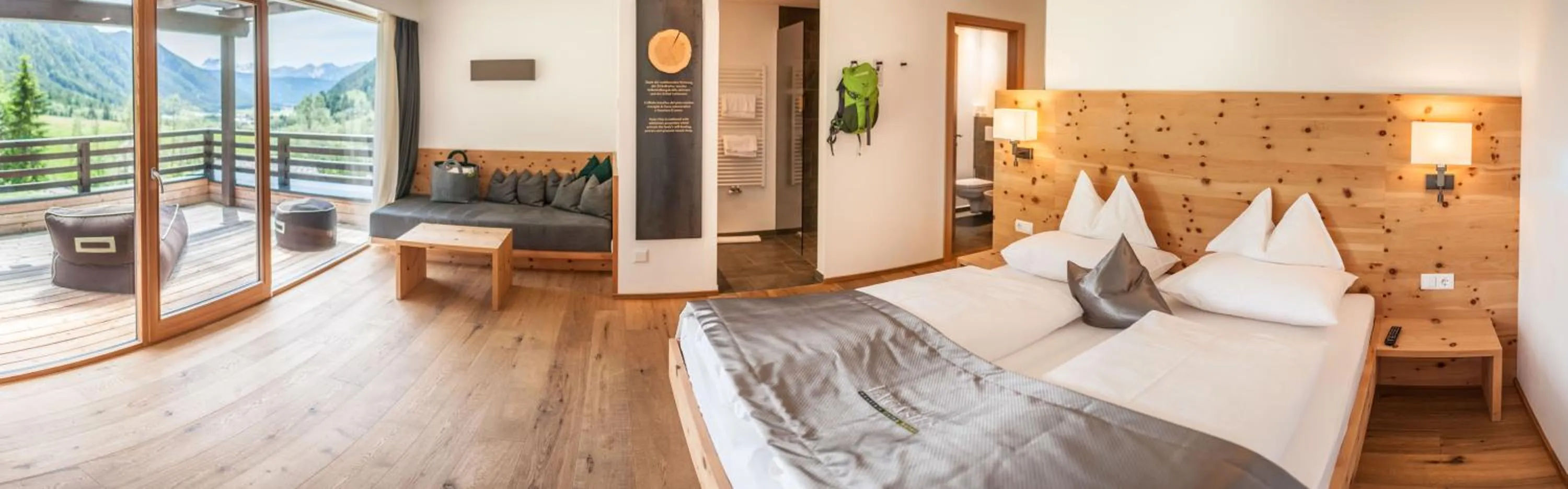 Day, Bed in La Casies Mountain Hotel