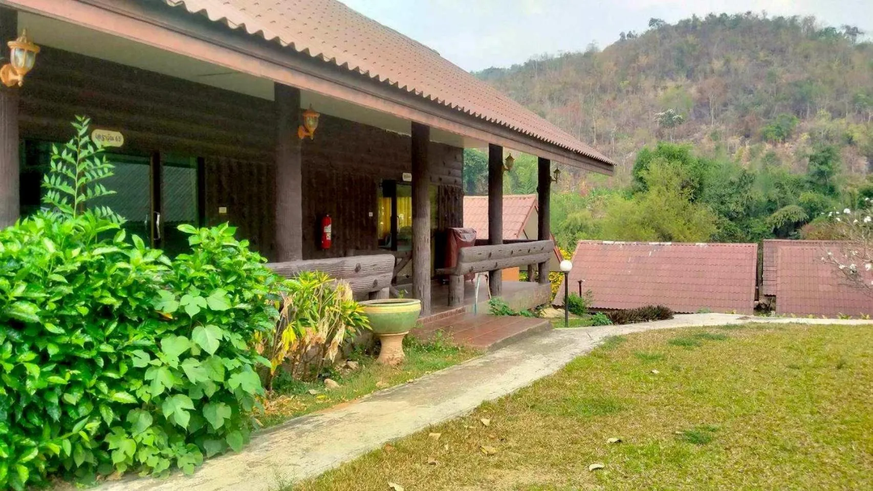Property building in Saitharn Iyara Resort