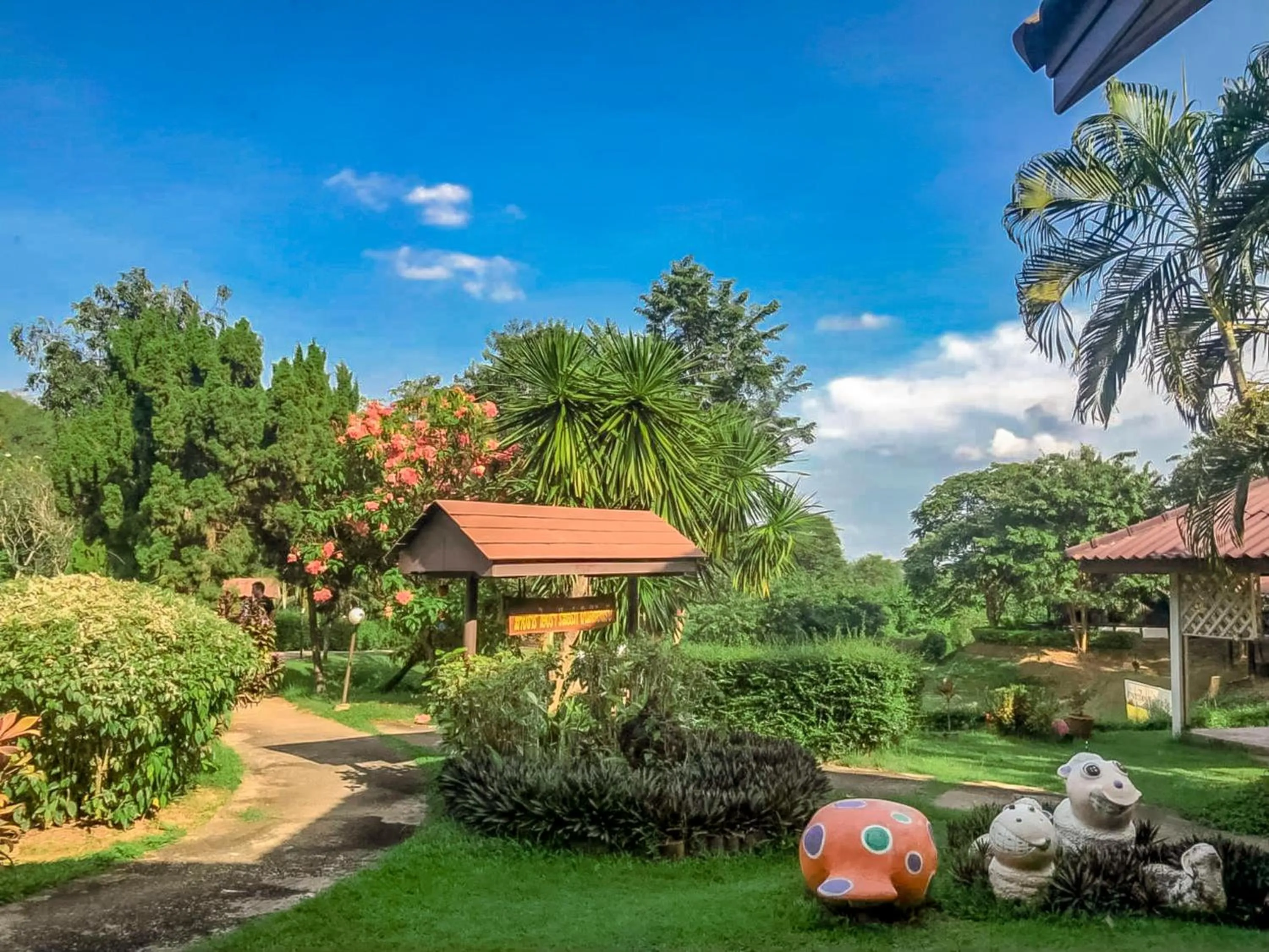 Garden in Saitharn Iyara Resort
