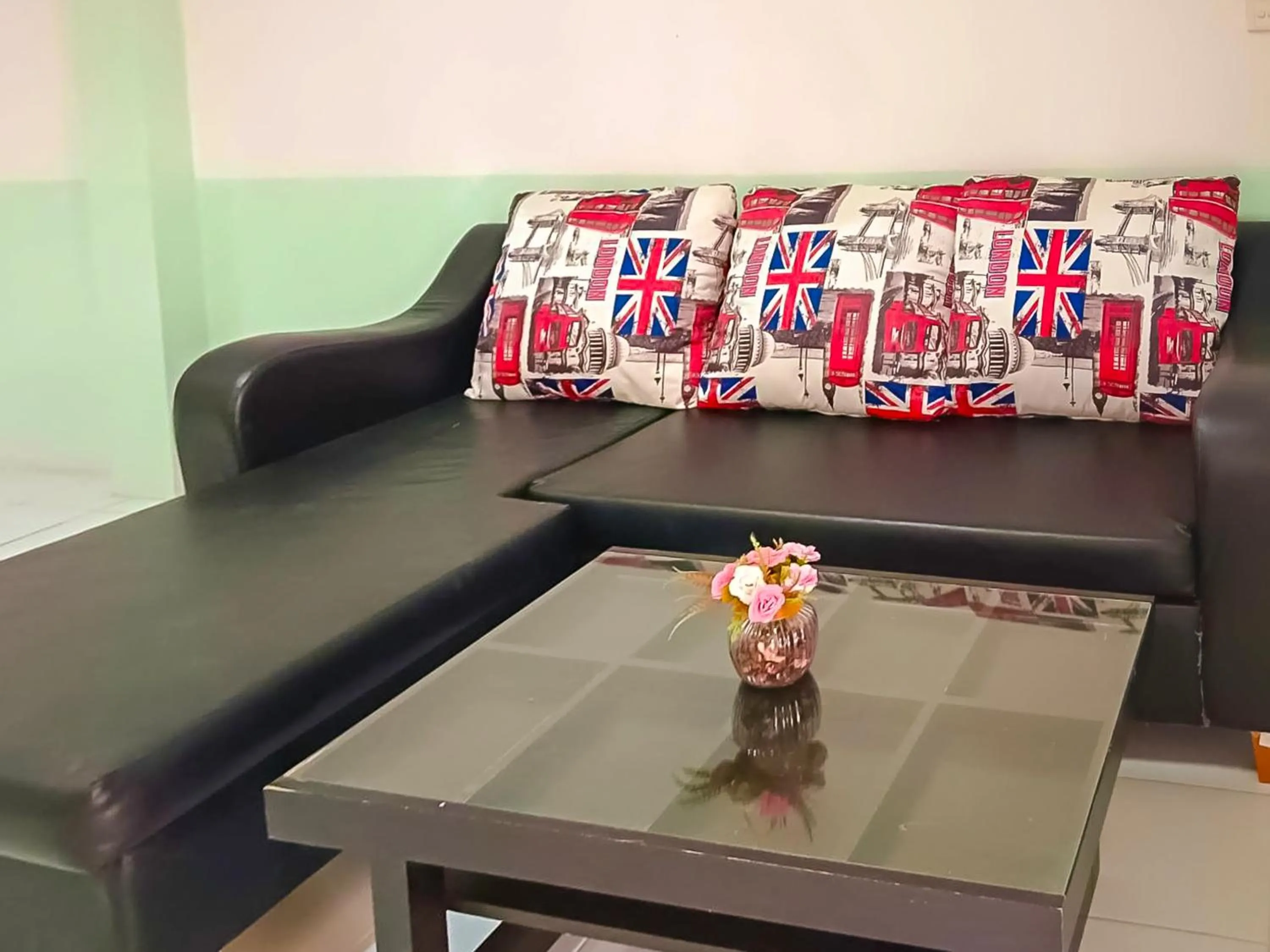 Living room in Saitharn Iyara Resort