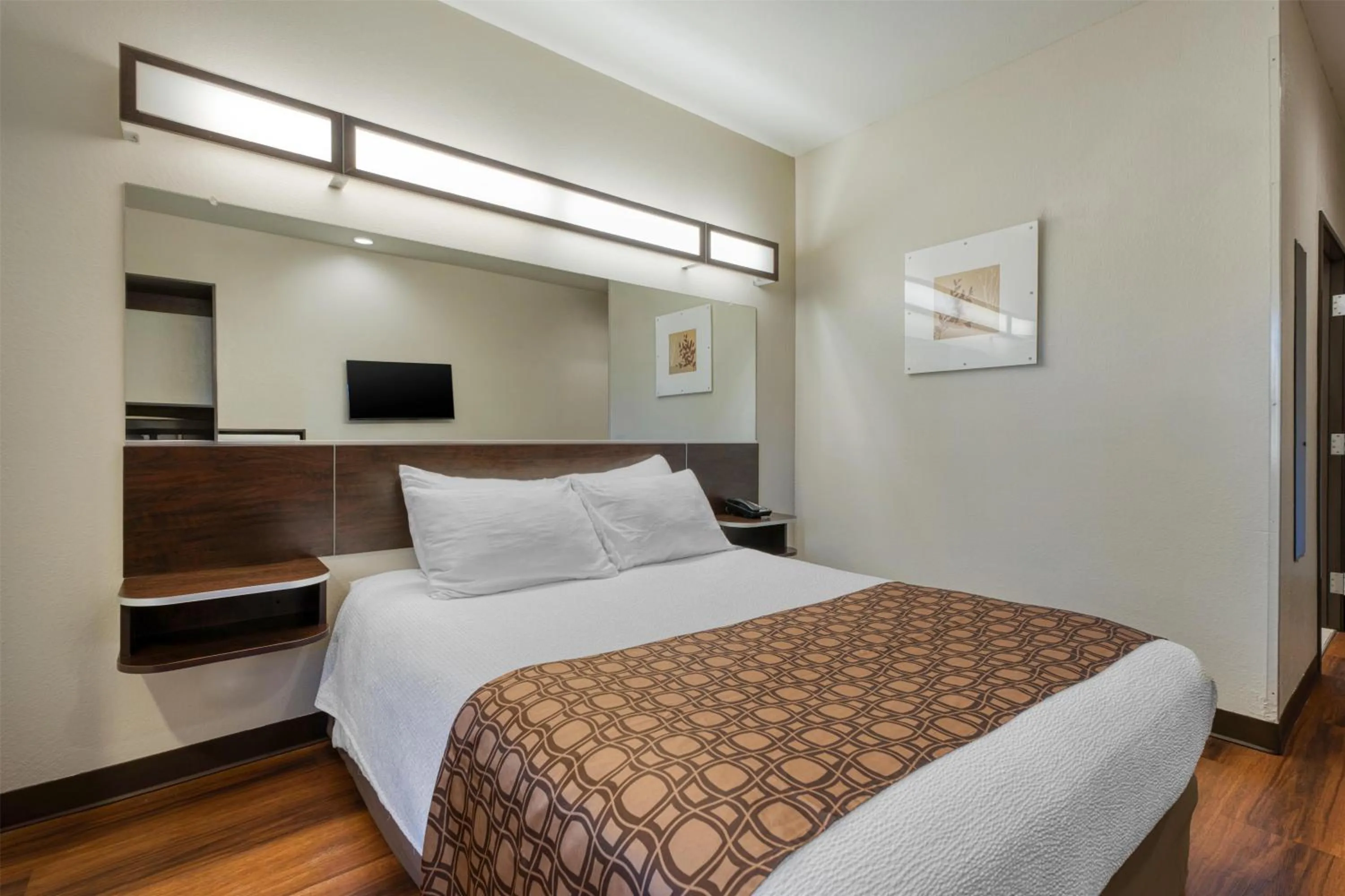 Bedroom, Bed in SureStay Plus Hotel by Best Western Buckhannon