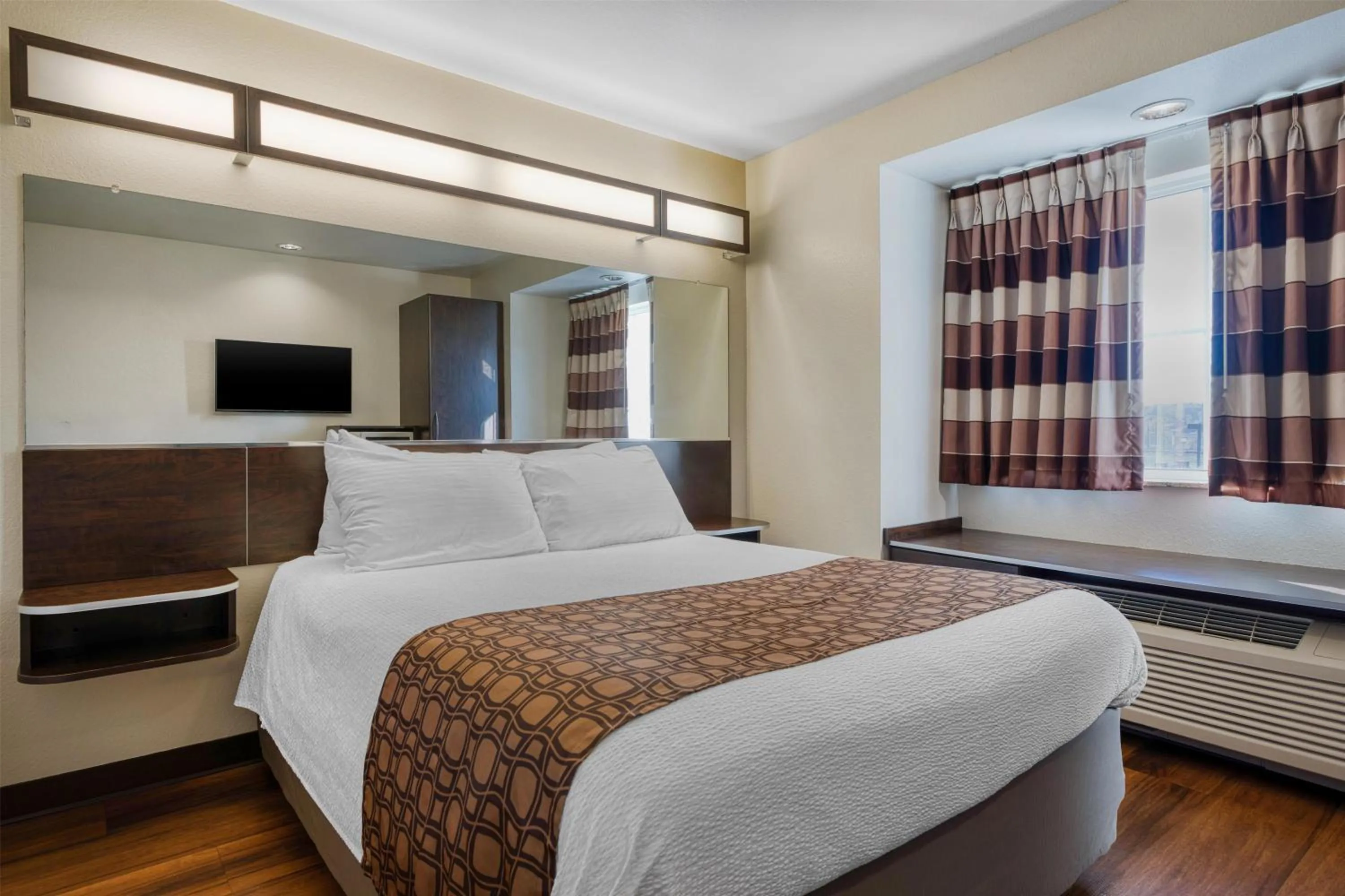 Bedroom, Bed in SureStay Plus Hotel by Best Western Buckhannon