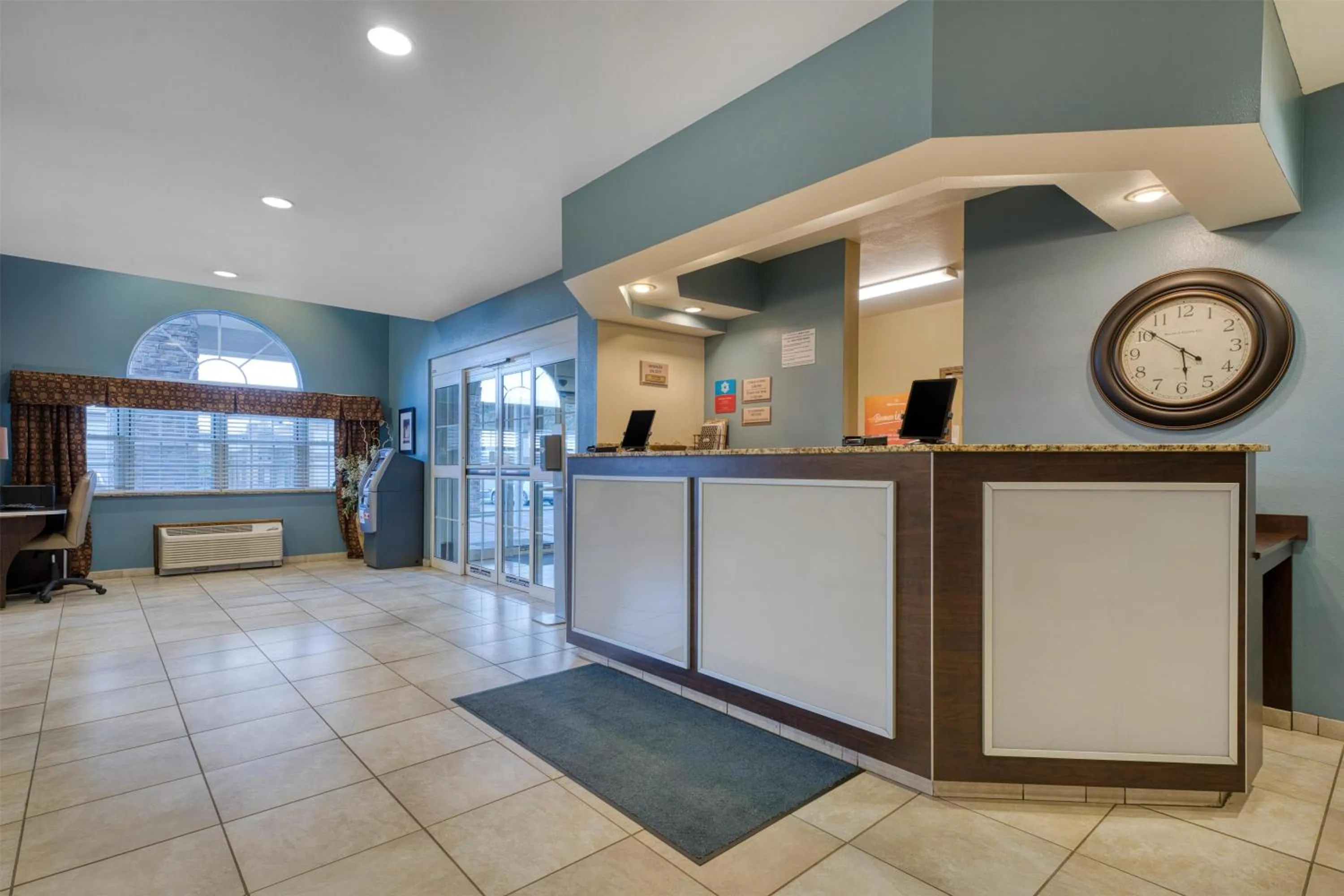 Lobby or reception in SureStay Plus Hotel by Best Western Buckhannon