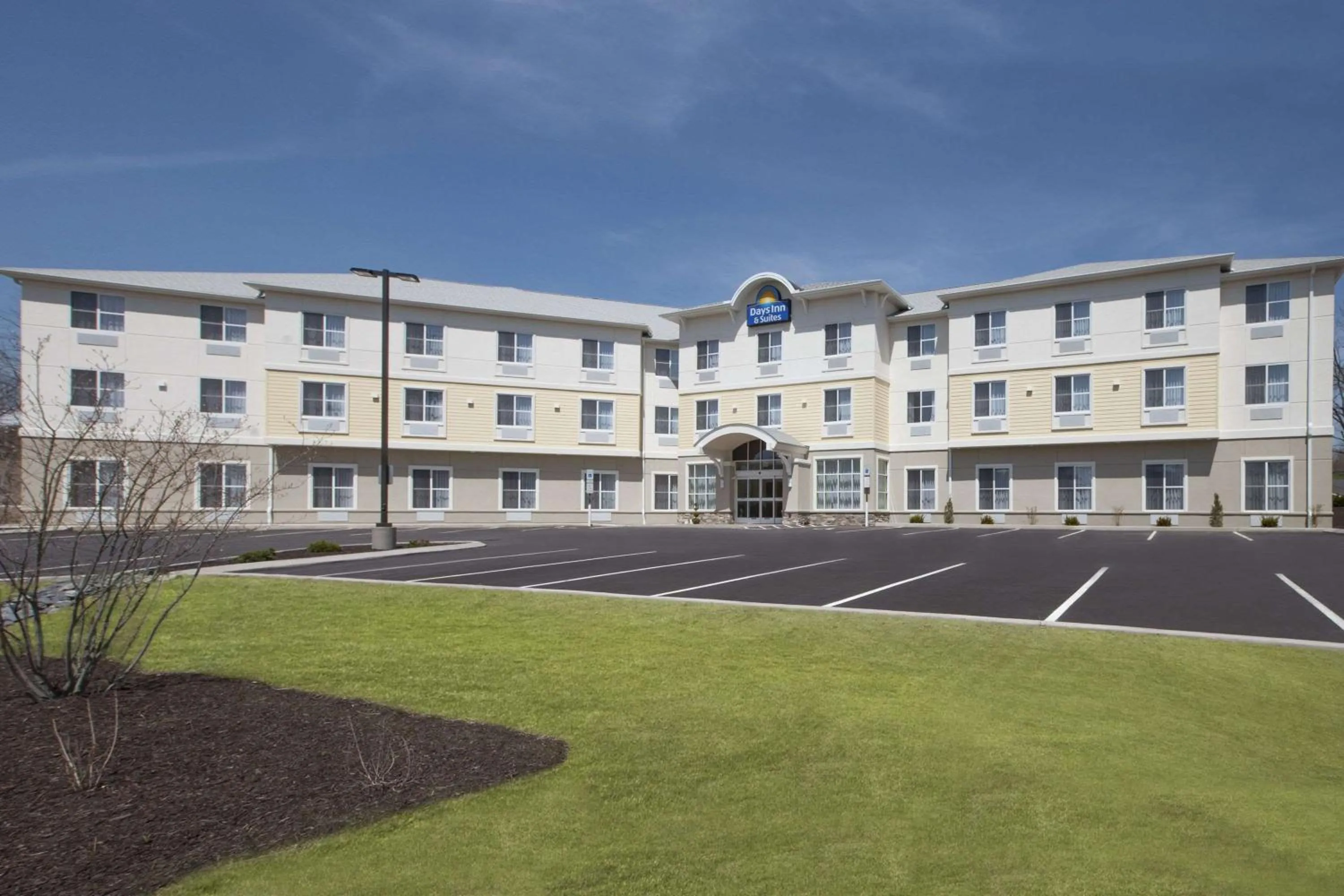 Property building in Days Inn & Suites by Wyndham Altoona