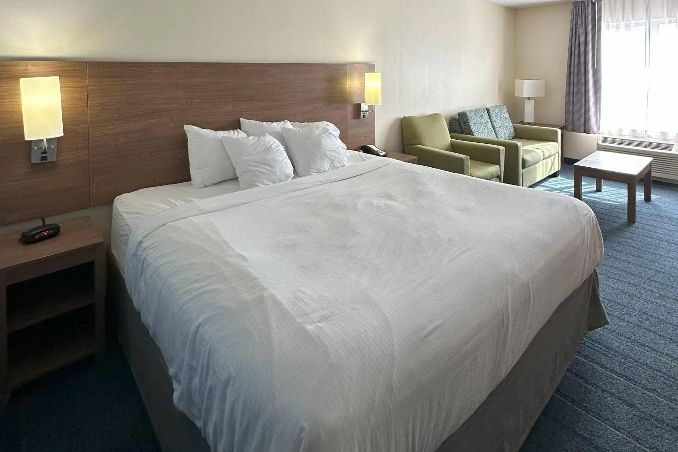 Bedroom, Bed in Sleep Inn & Suites Altoona North