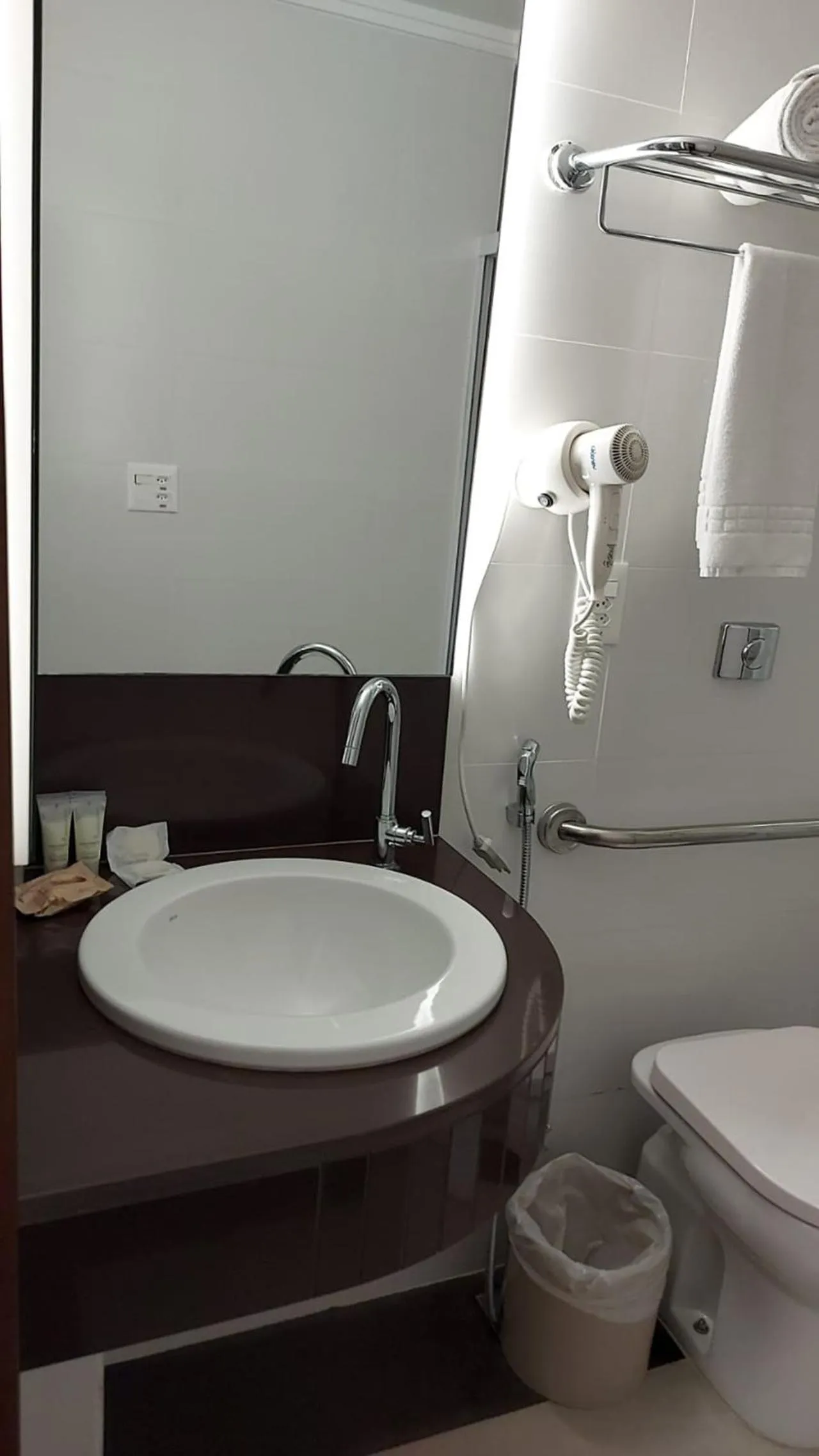 Bathroom in Comfort Suítes Vitória