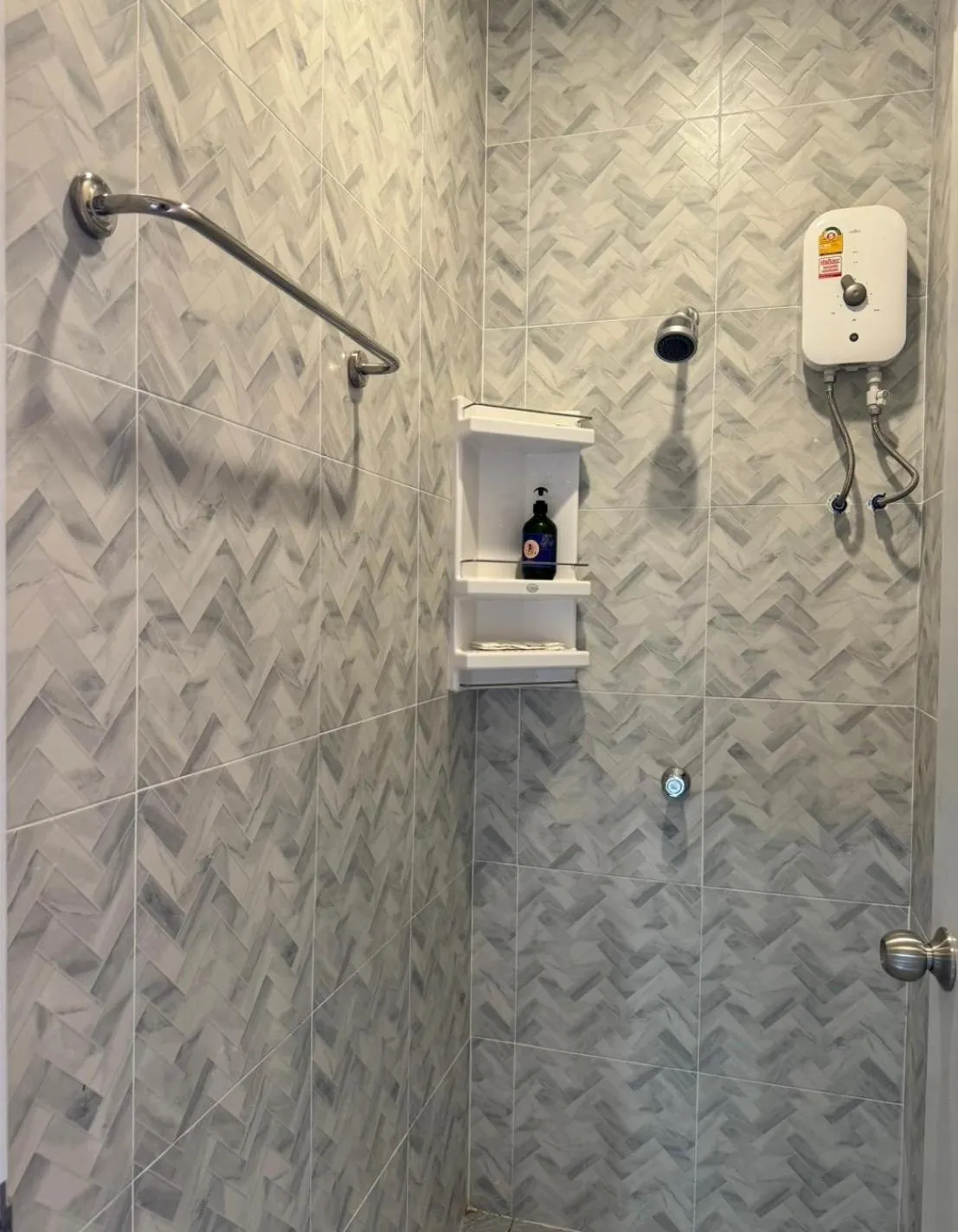 Shower in Deco Lux Hotel