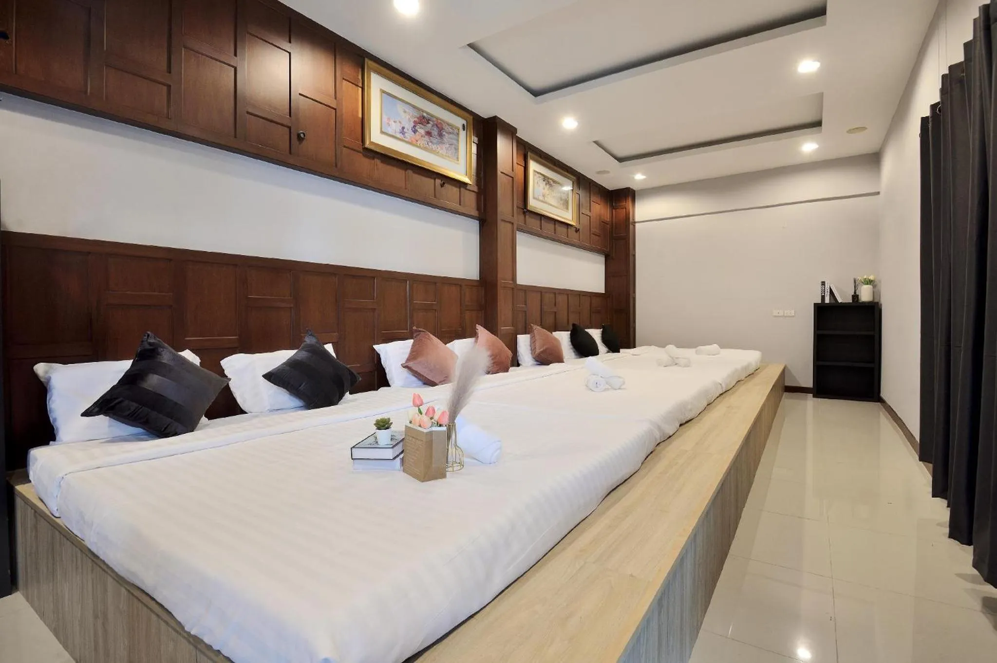 Bed in Deco Lux Hotel