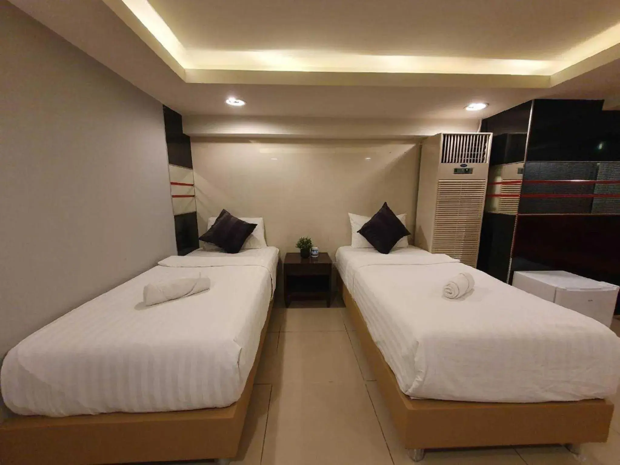 Triple Room with Shared Bathroom in Deco Lux Hotel Triple Room with Shared Bathroom in Deco Lux Hotel