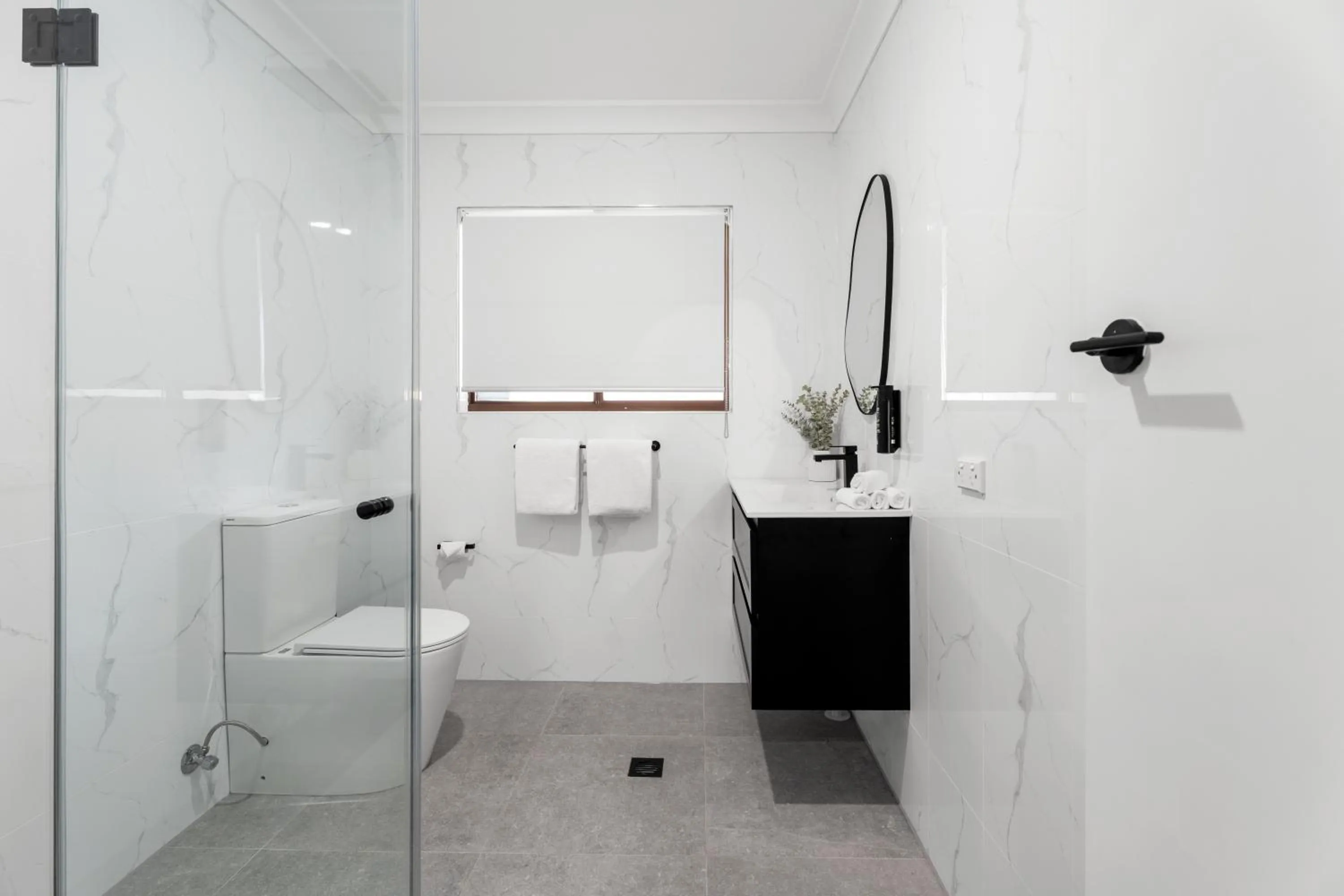 Shower in Montblu at Echo Point