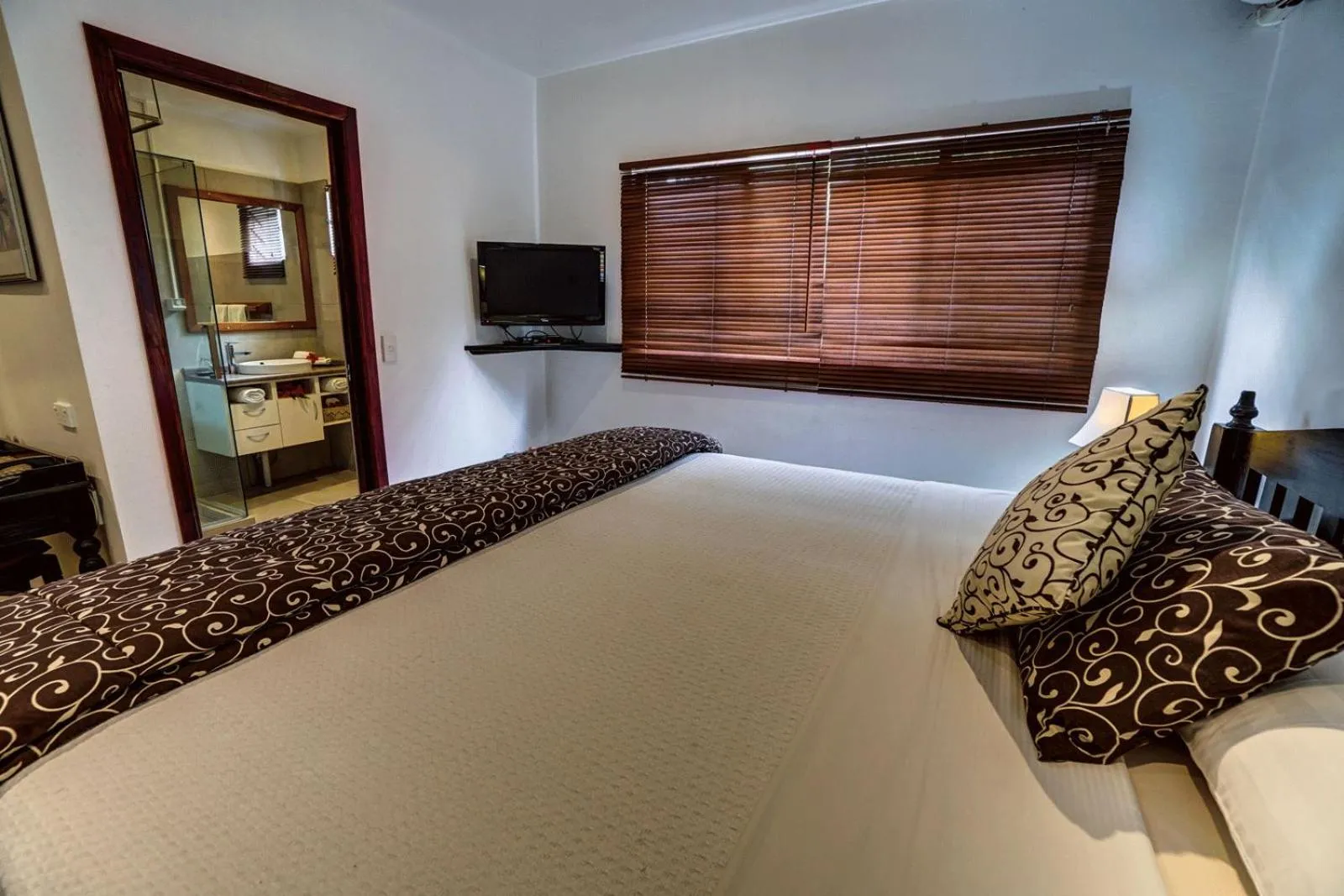 Bedroom, Bed in Seaview Lodge and Restaurant