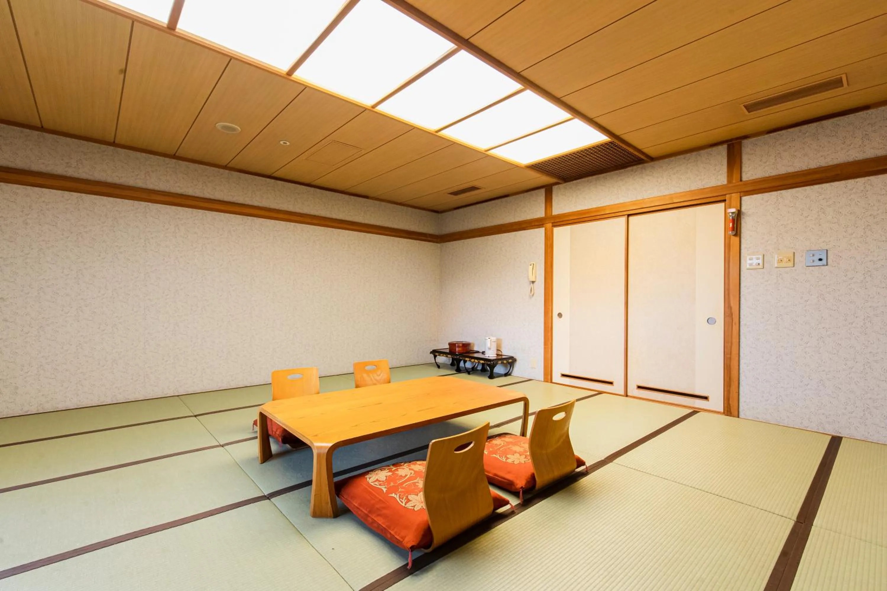 Photo of the whole room in Yufuin Kotobuki Hananosho
