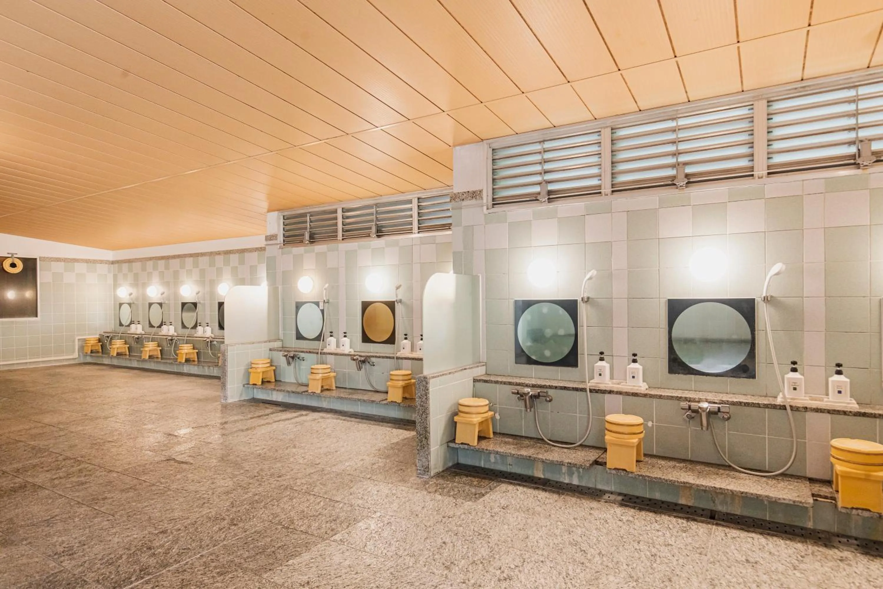 Public Bath in Yufuin Kotobuki Hananosho