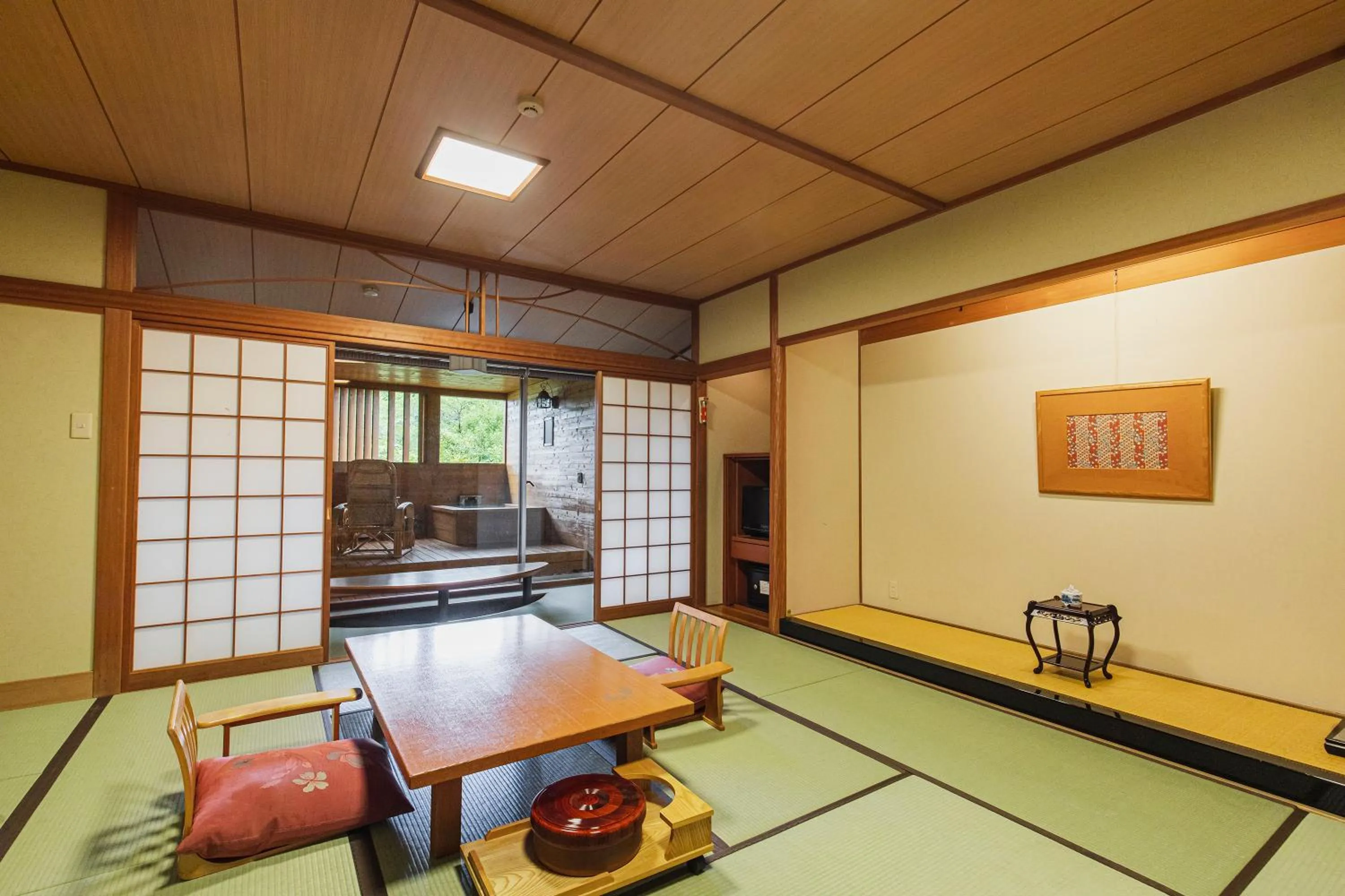 Photo of the whole room in Yufuin Kotobuki Hananosho