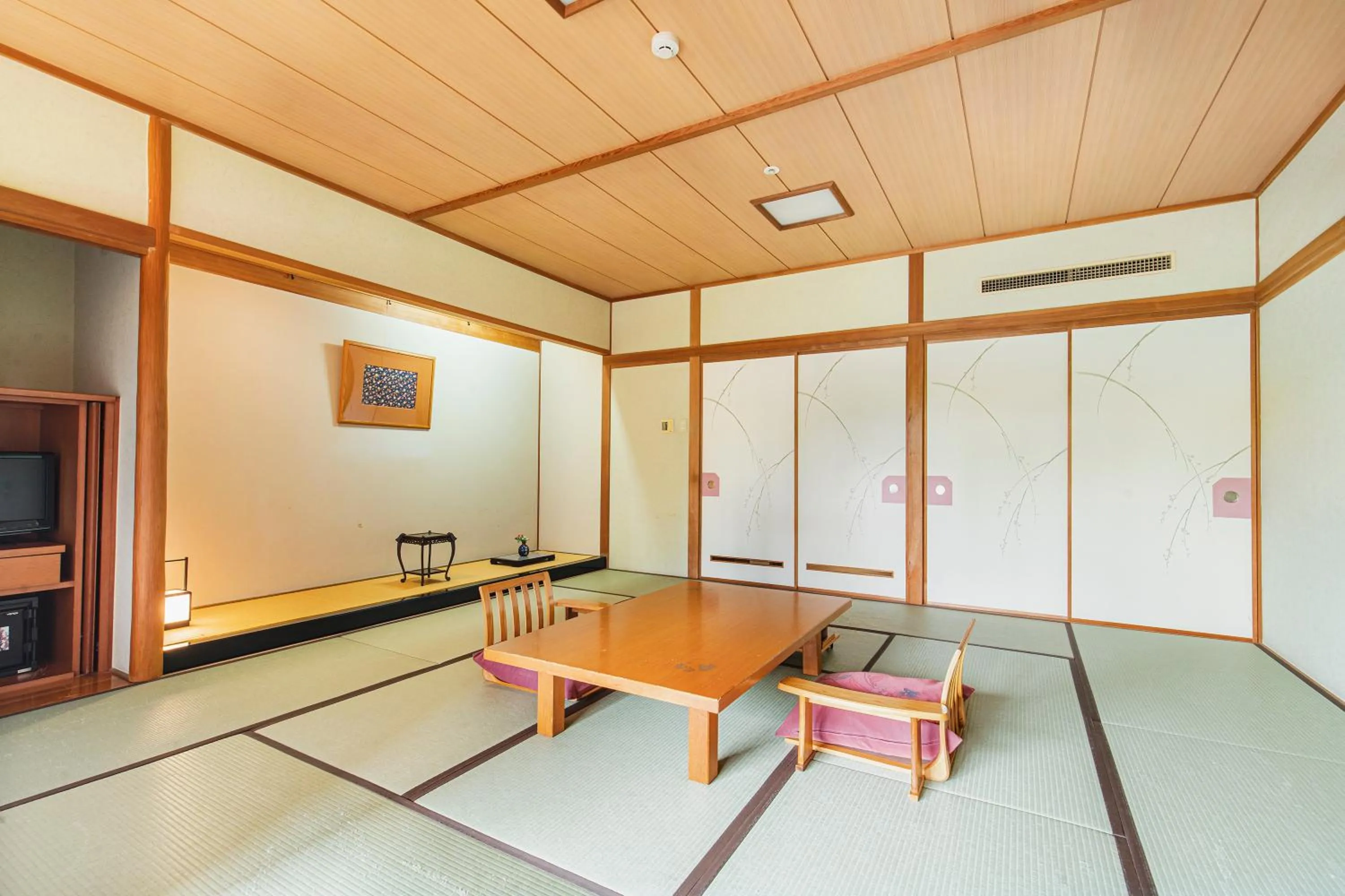 Photo of the whole room in Yufuin Kotobuki Hananosho