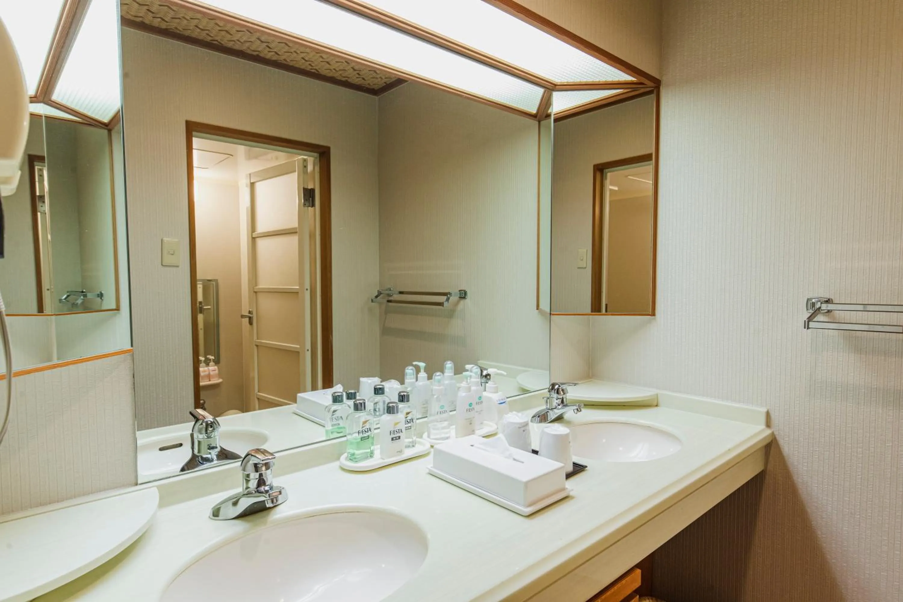 Photo of the whole room in Yufuin Kotobuki Hananosho