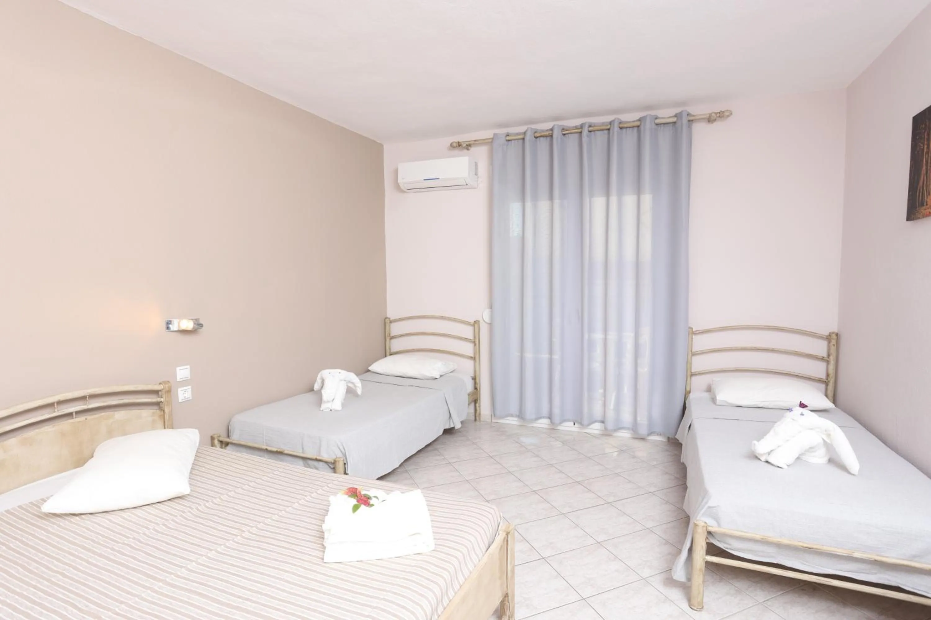 Photo of the whole room in Summer Dream Hotel