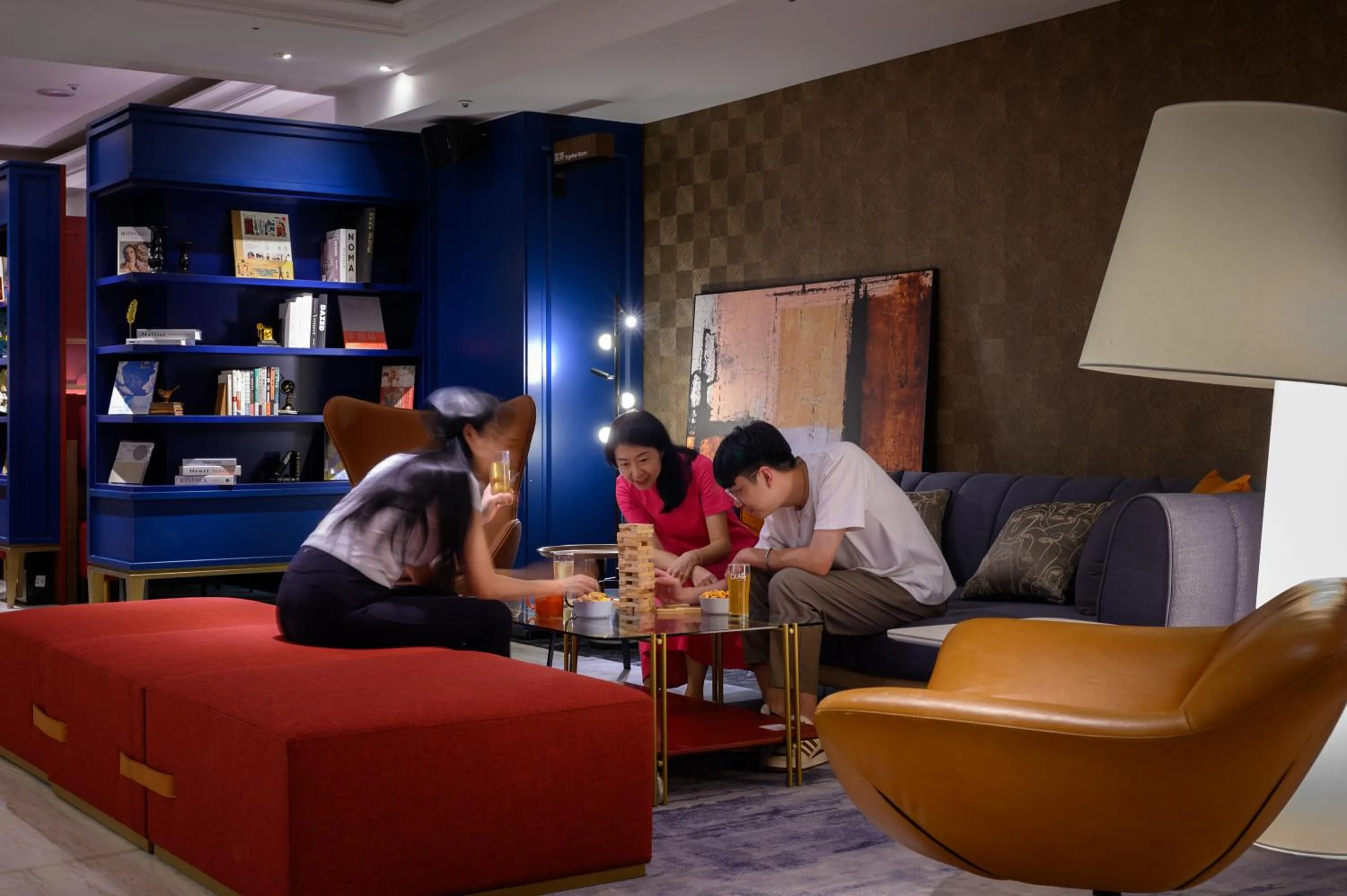 Communal lounge/ TV room in Olah Poshtel Taichung Wenxin