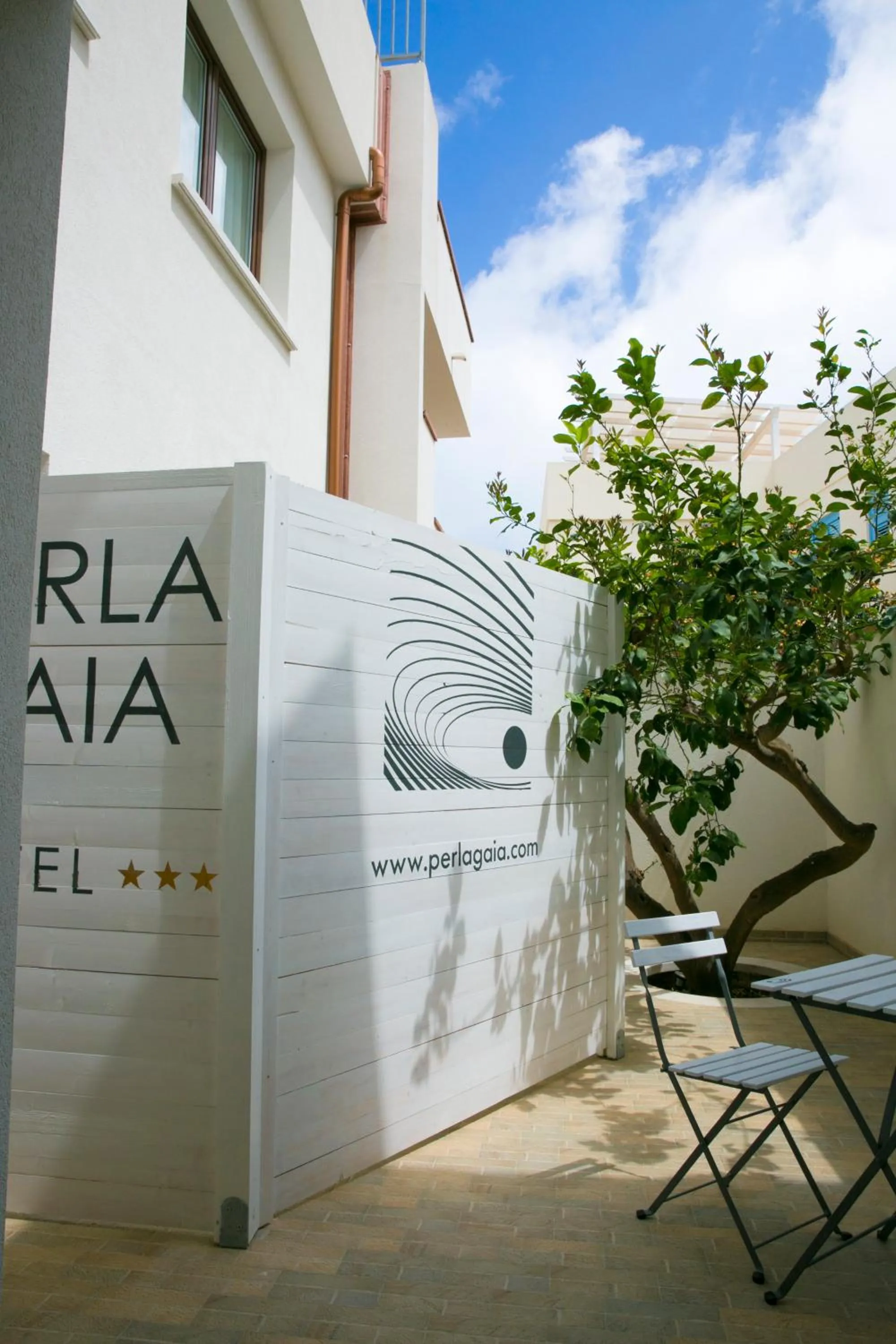 Patio in Hotel Perla Gaia
