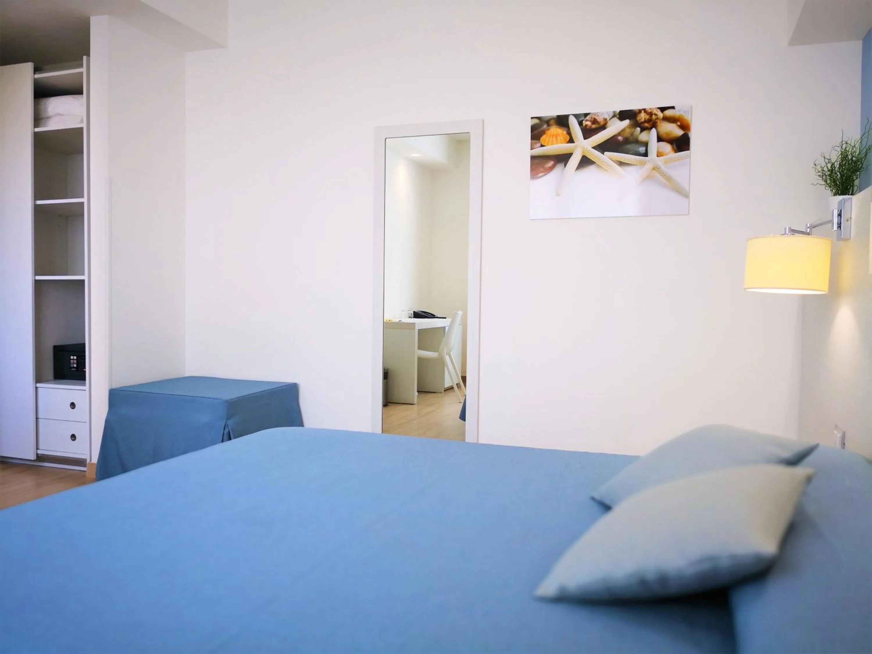 Photo of the whole room, Bed in Hotel Perla Gaia