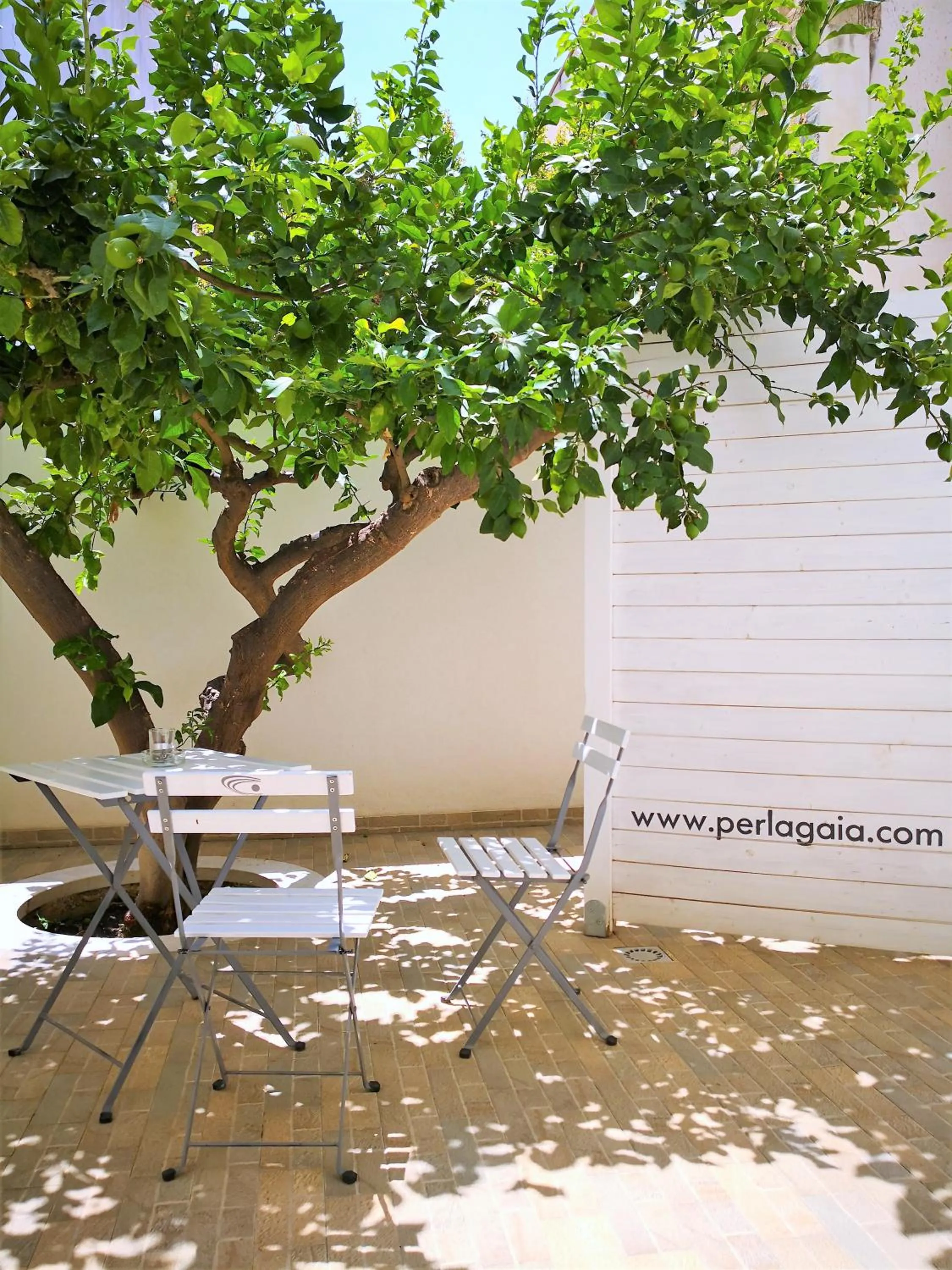 Patio in Hotel Perla Gaia